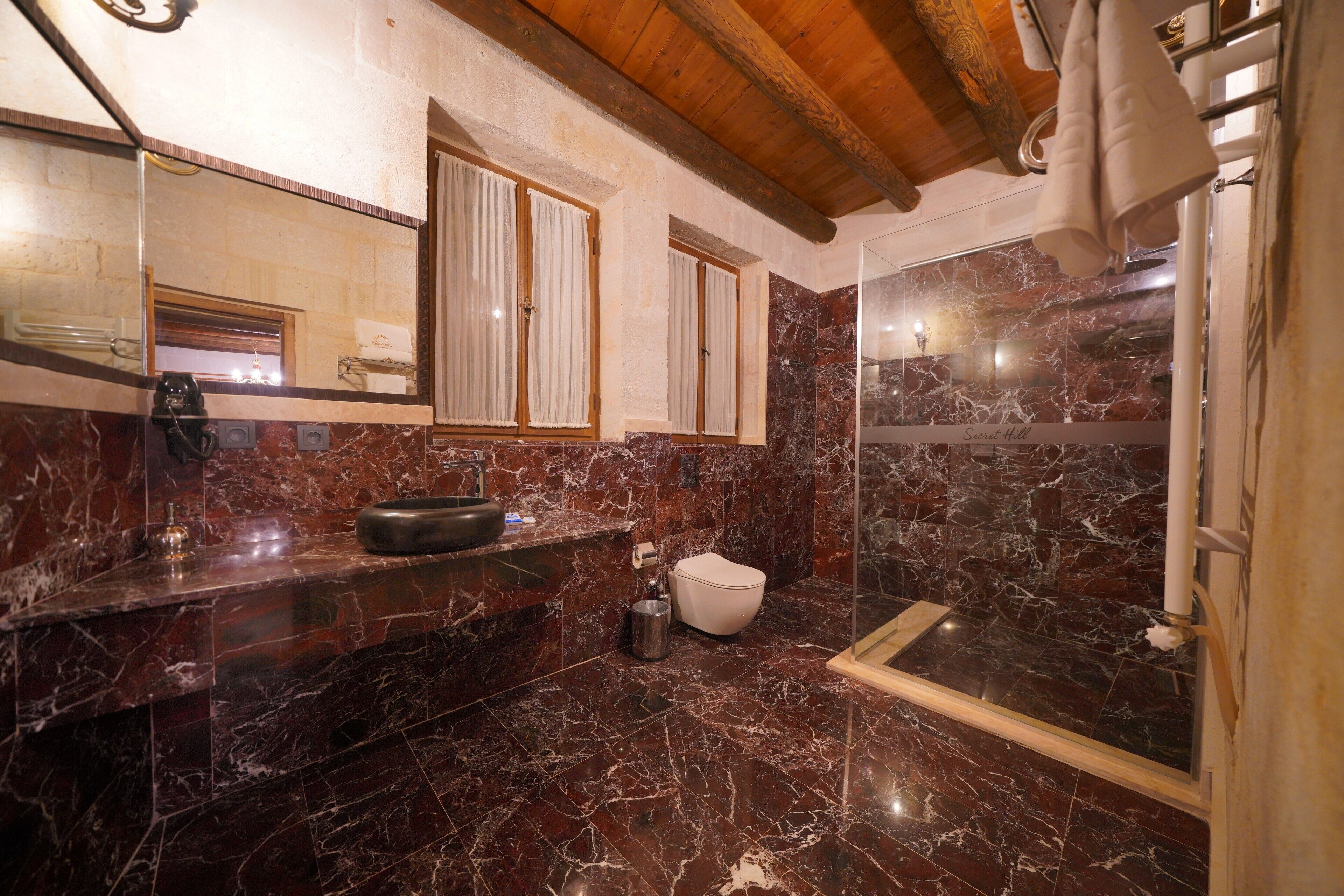 Secret Hill Cave Suites
