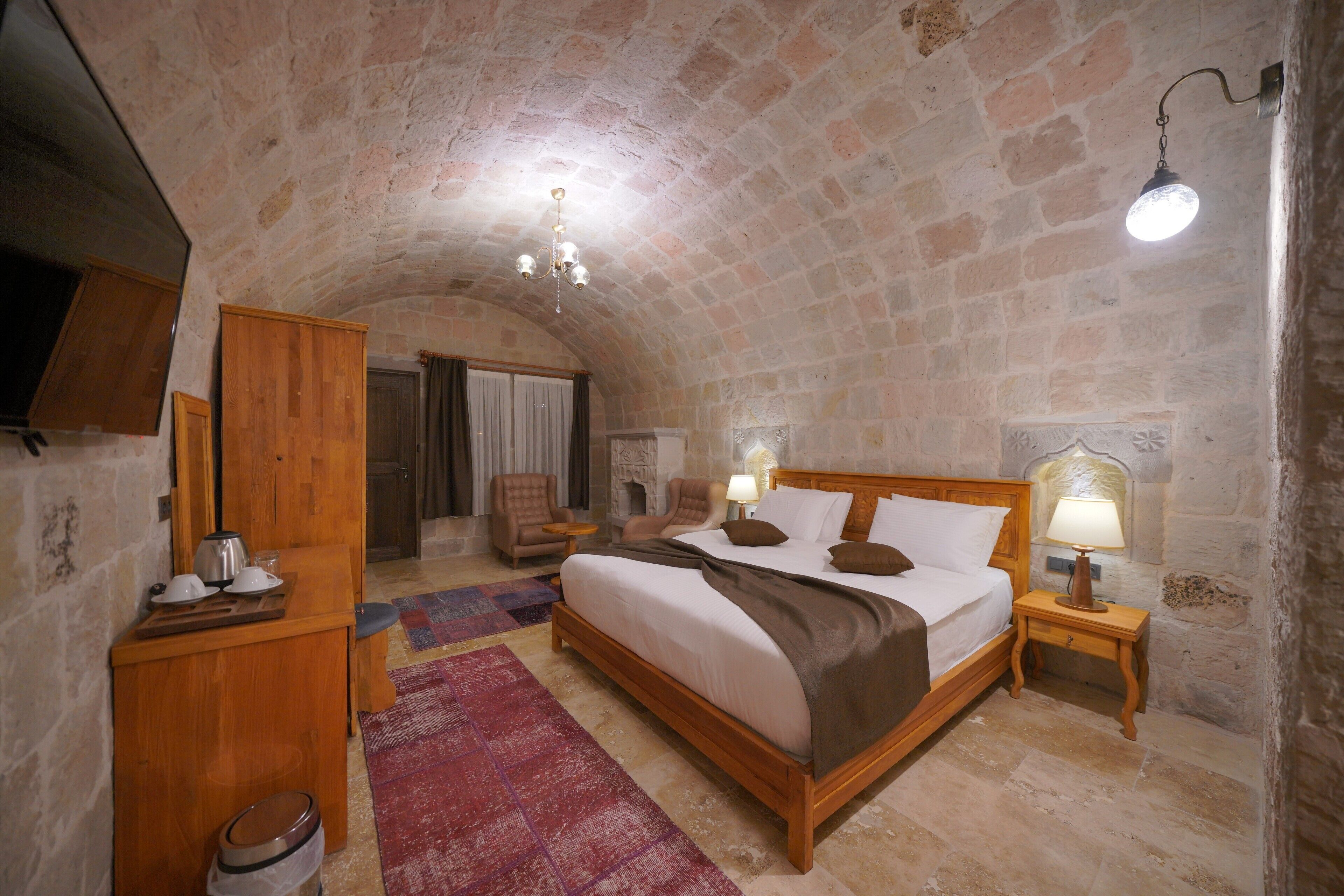 Secret Hill Cave Suites