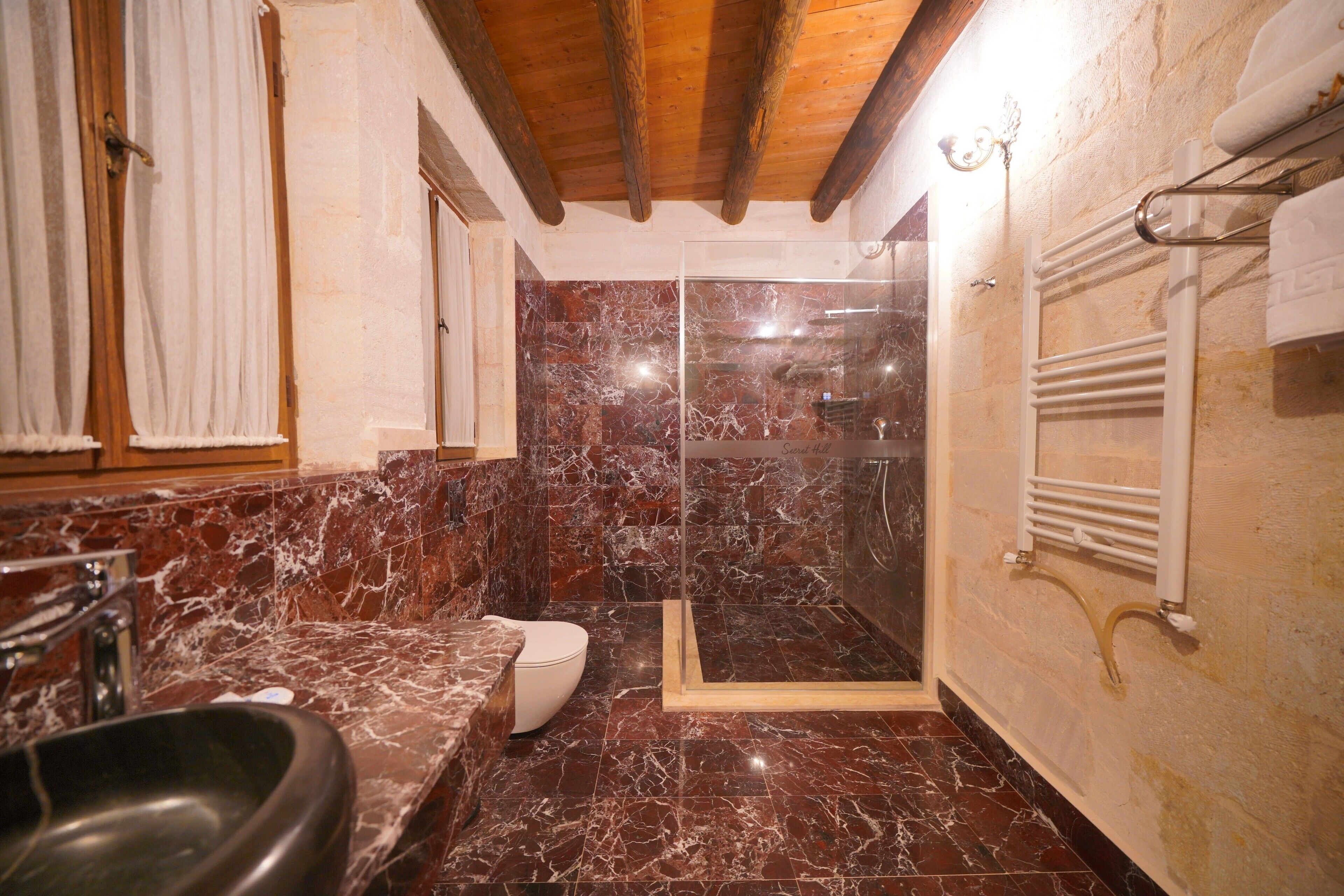 Secret Hill Cave Suites