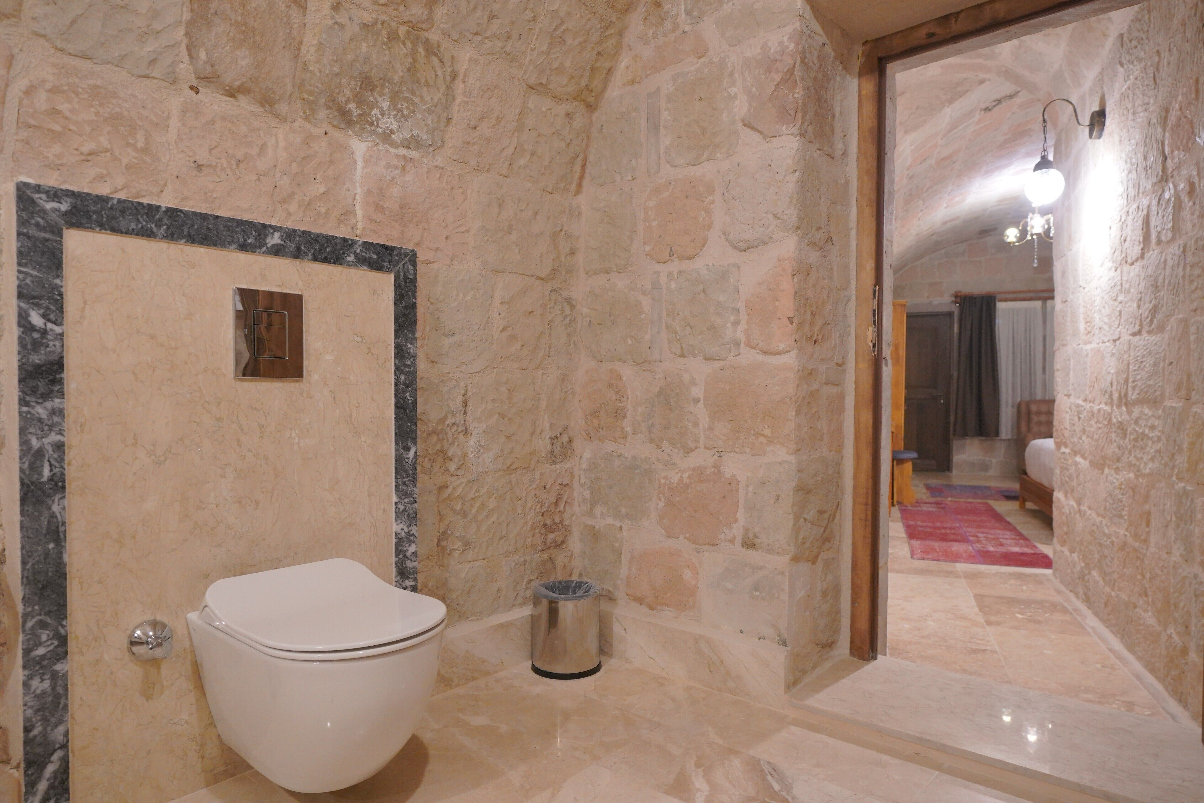 Secret Hill Cave Suites