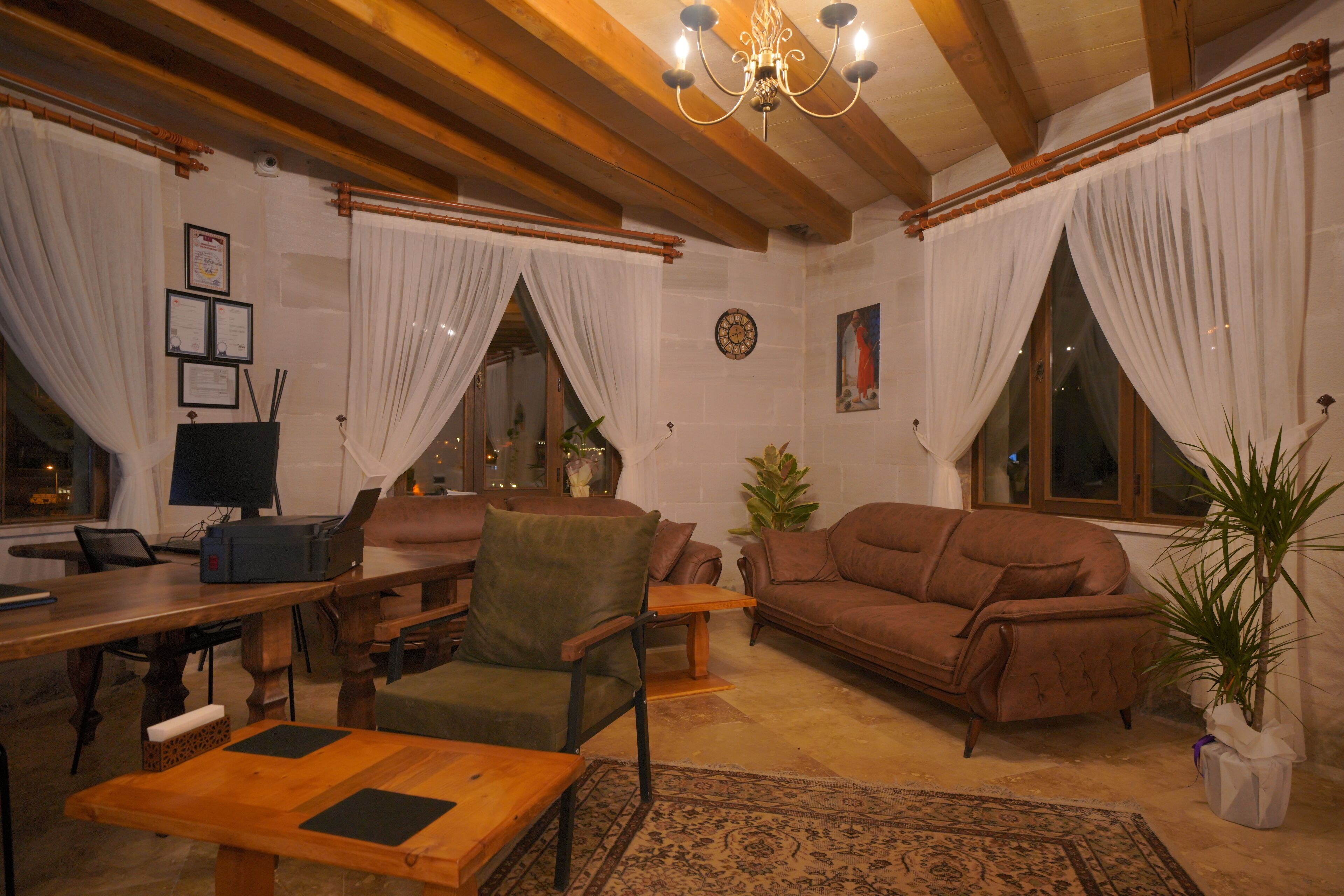 Secret Hill Cave Suites