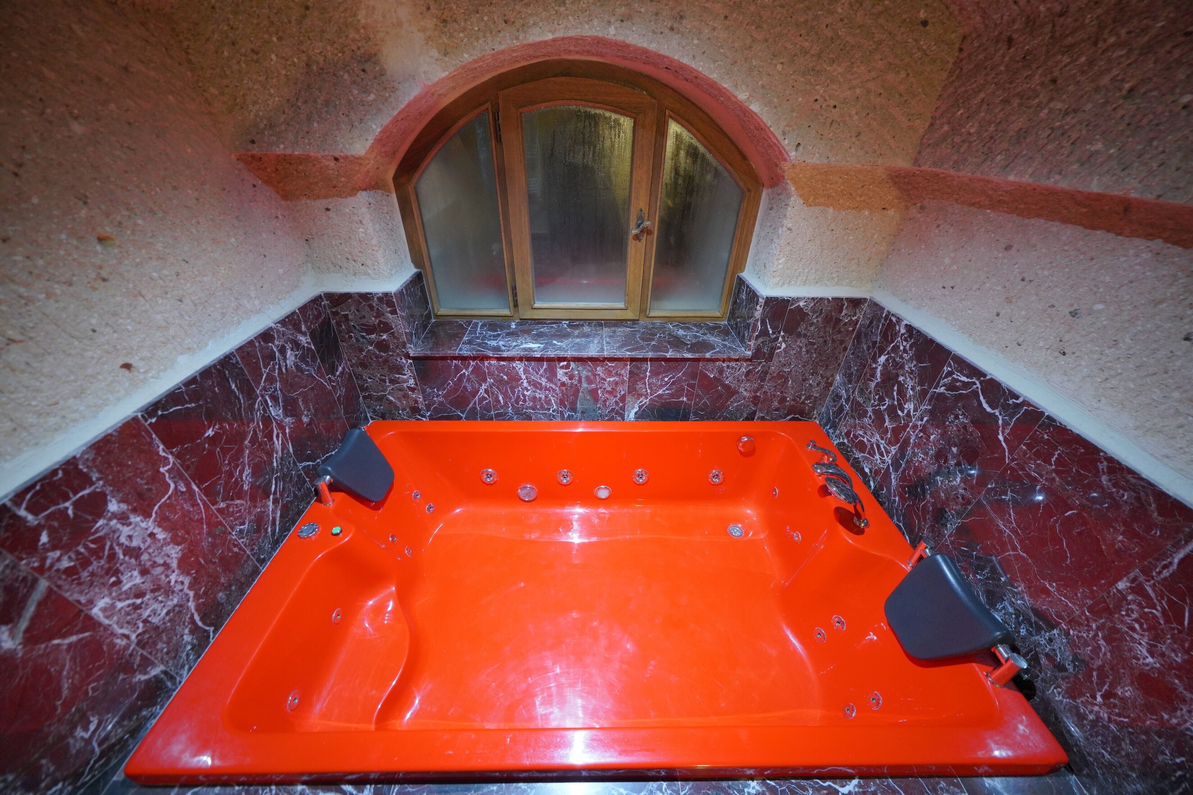 Secret Hill Cave Suites