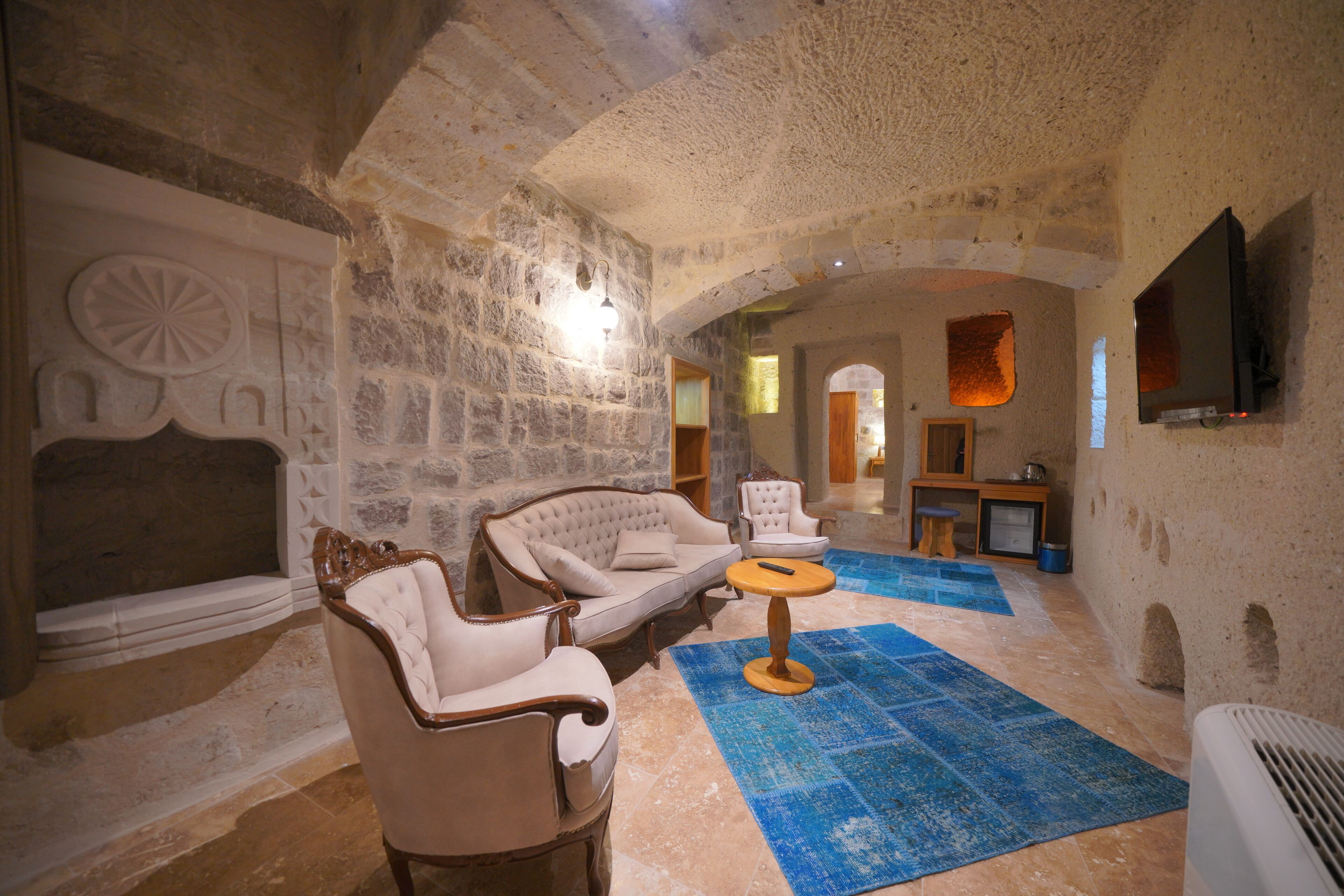 Secret Hill Cave Suites