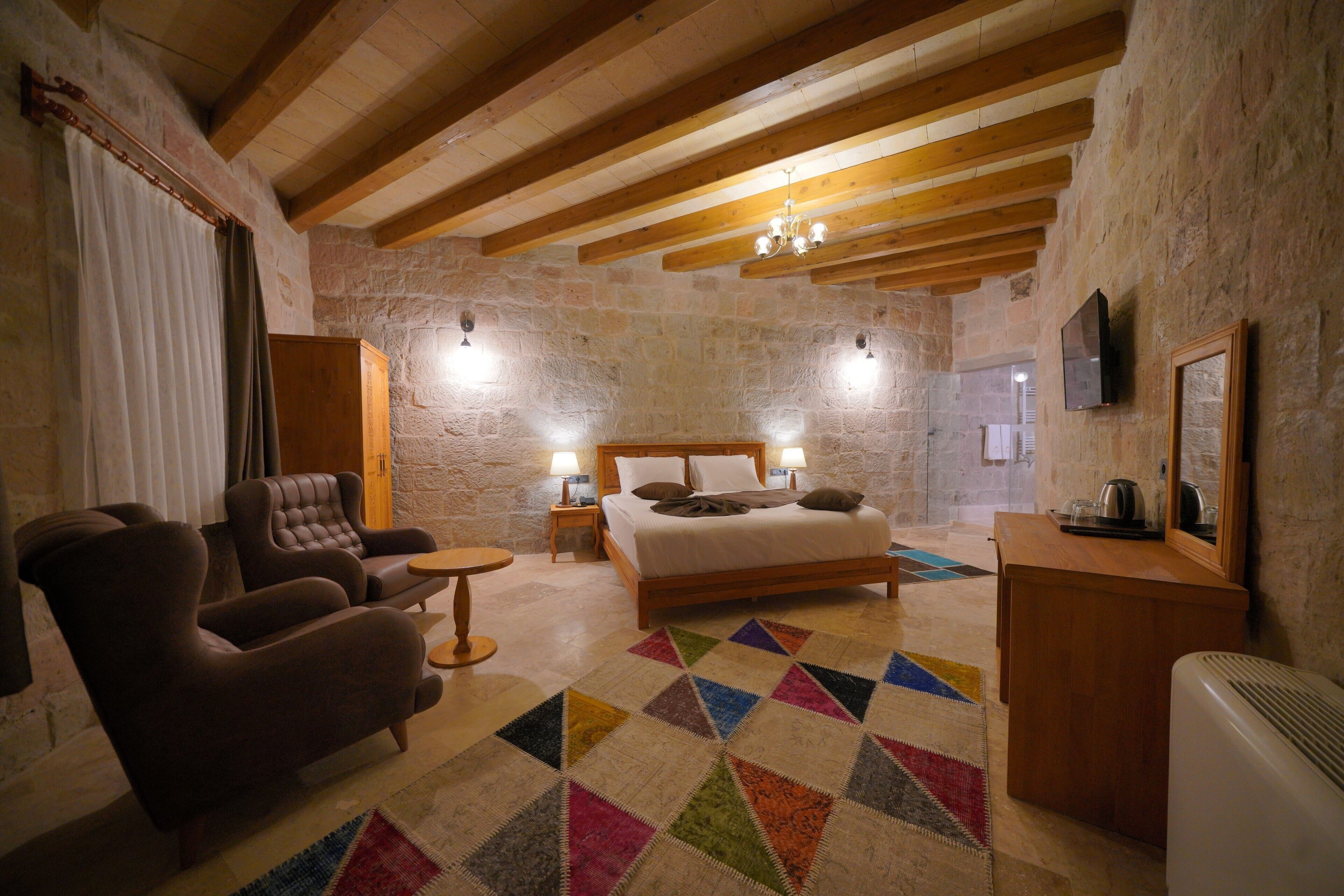 Secret Hill Cave Suites
