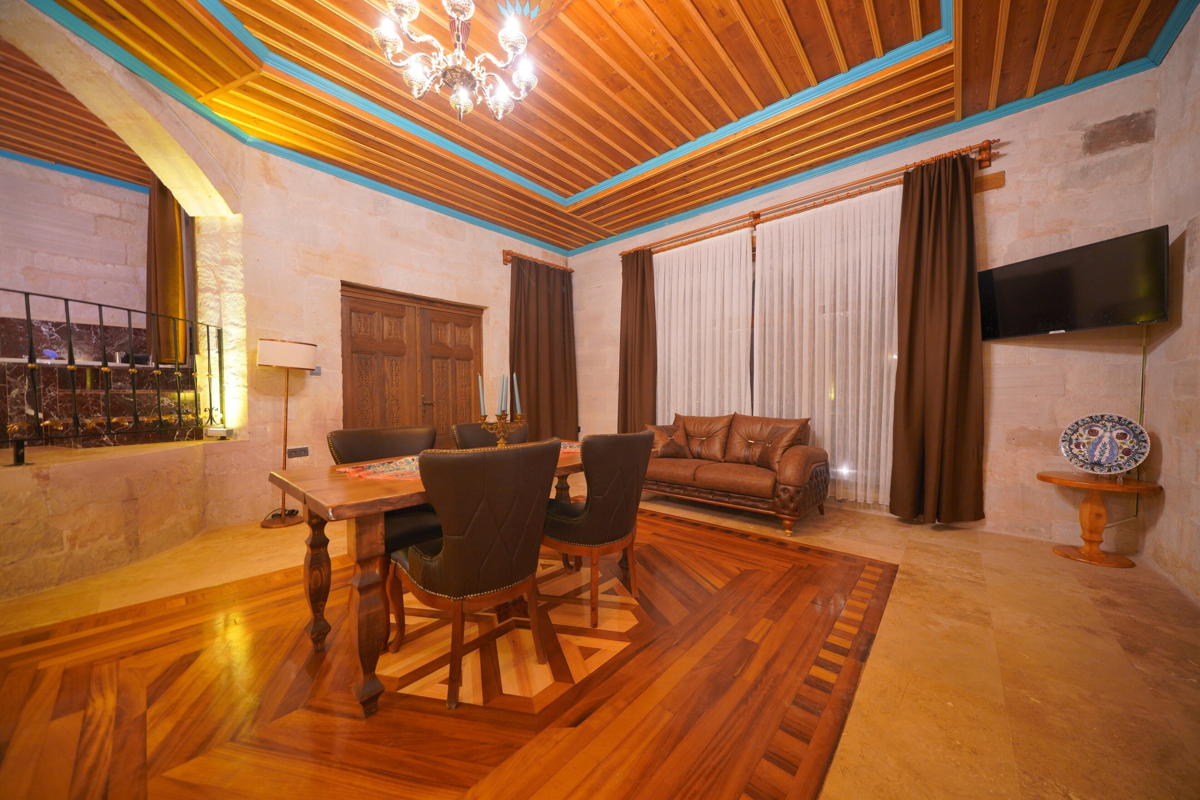 Secret Hill Cave Suites