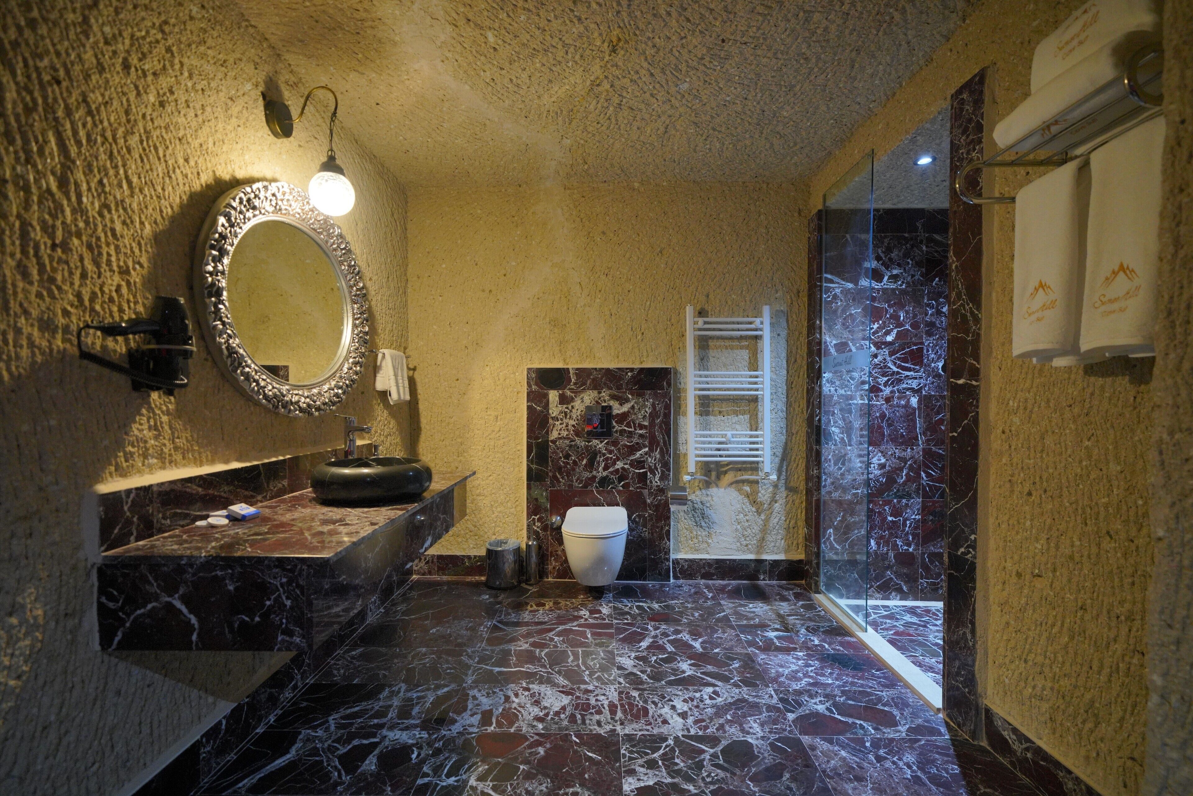 Secret Hill Cave Suites