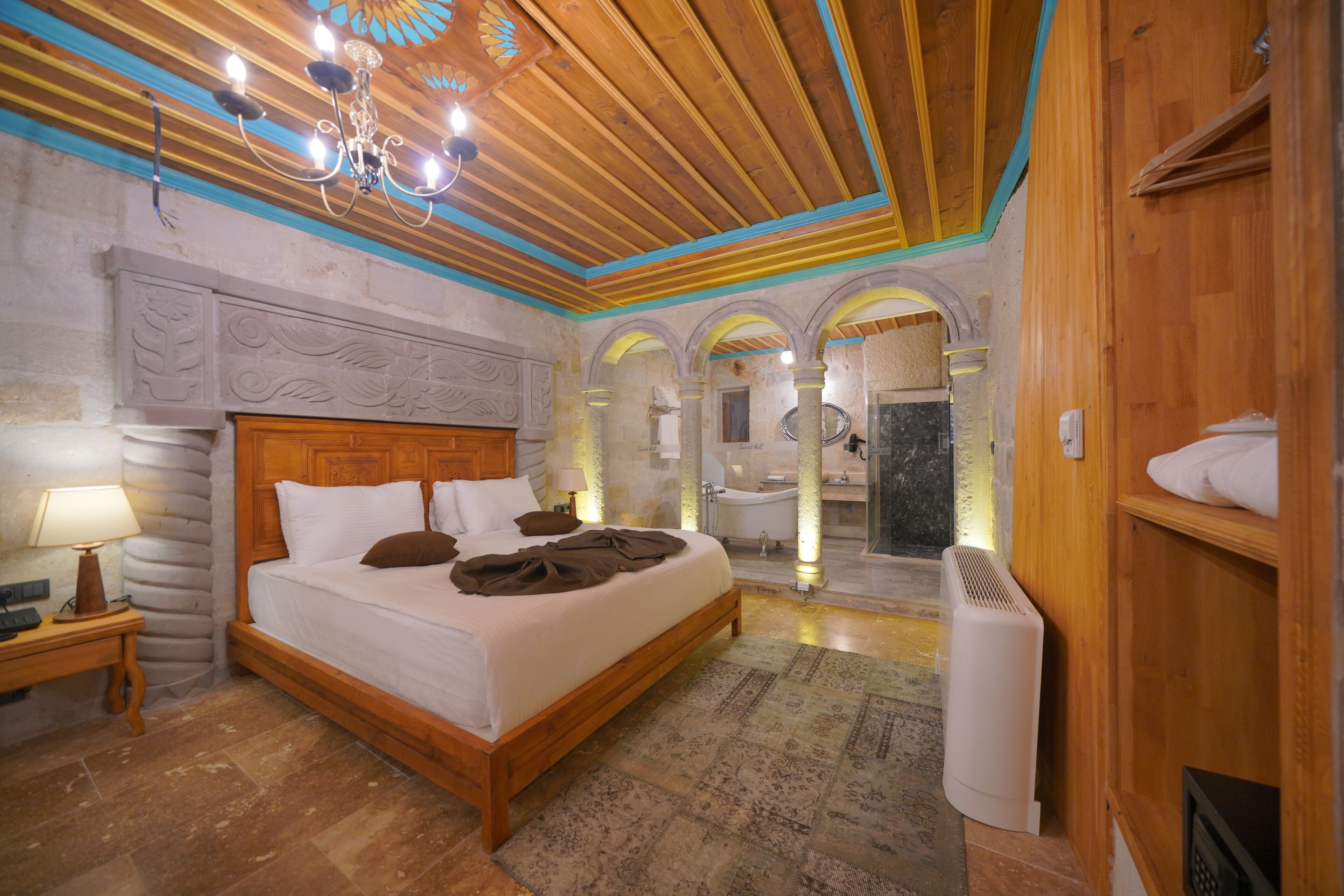 Secret Hill Cave Suites