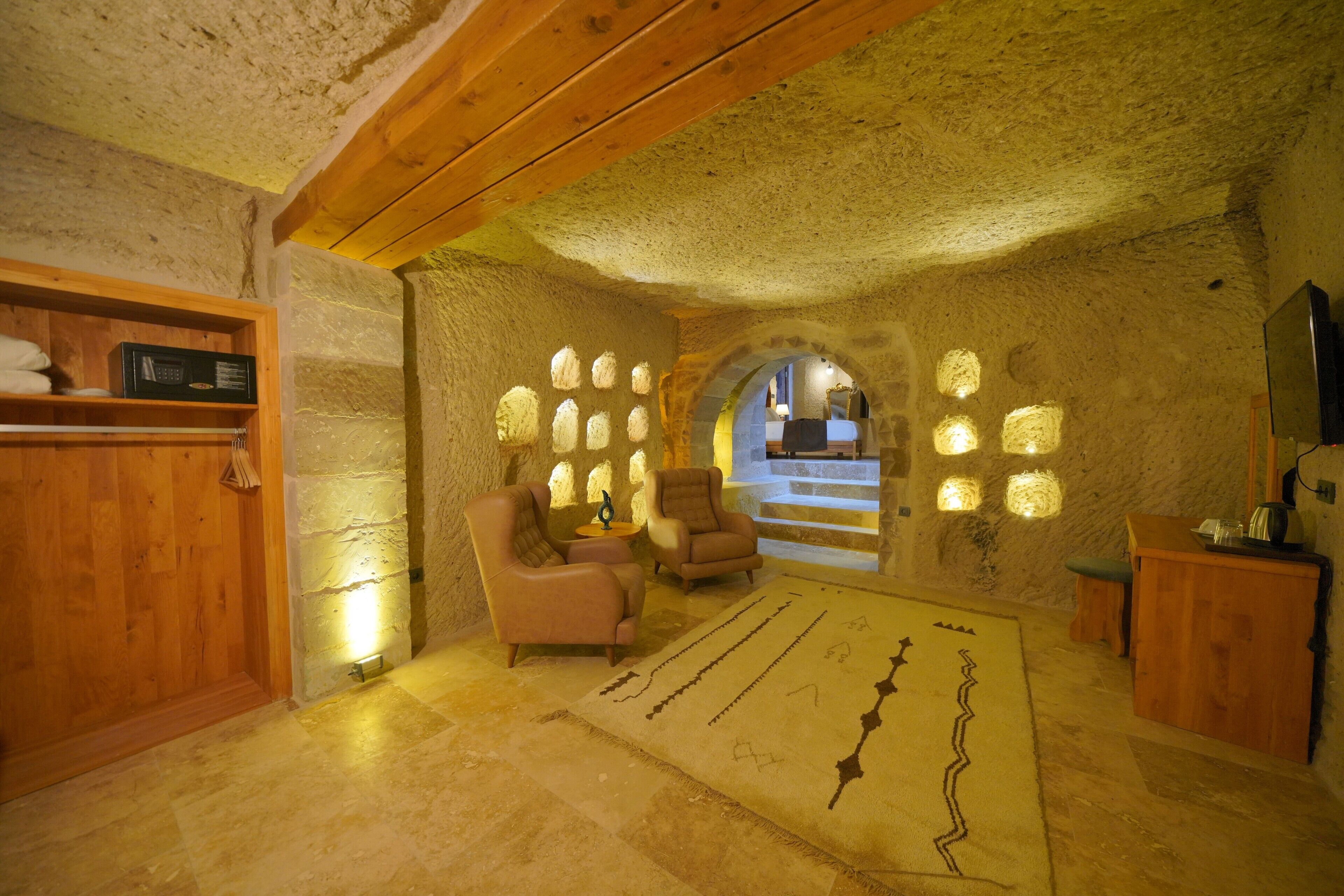 Secret Hill Cave Suites