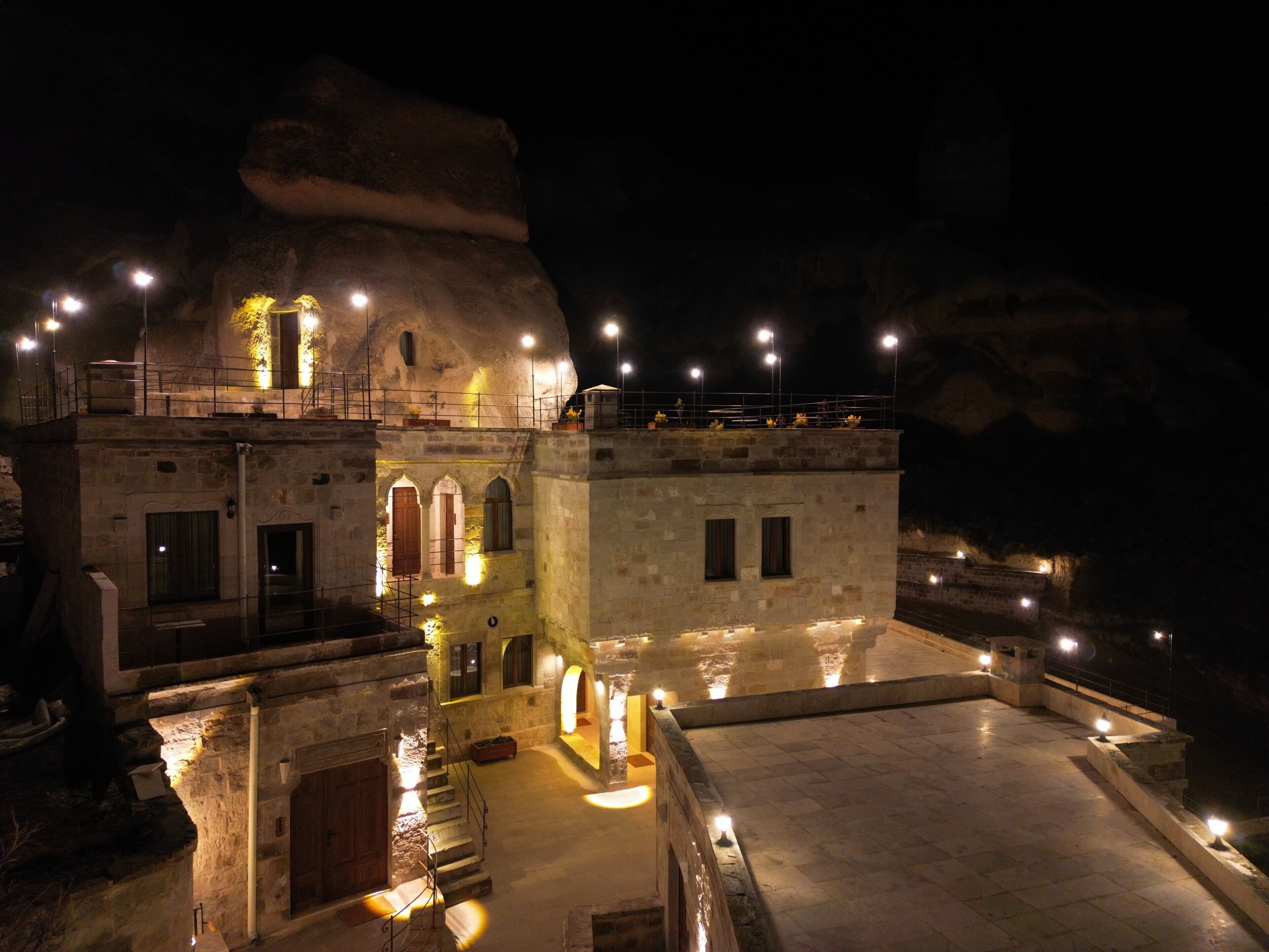 Secret Hill Cave Suites