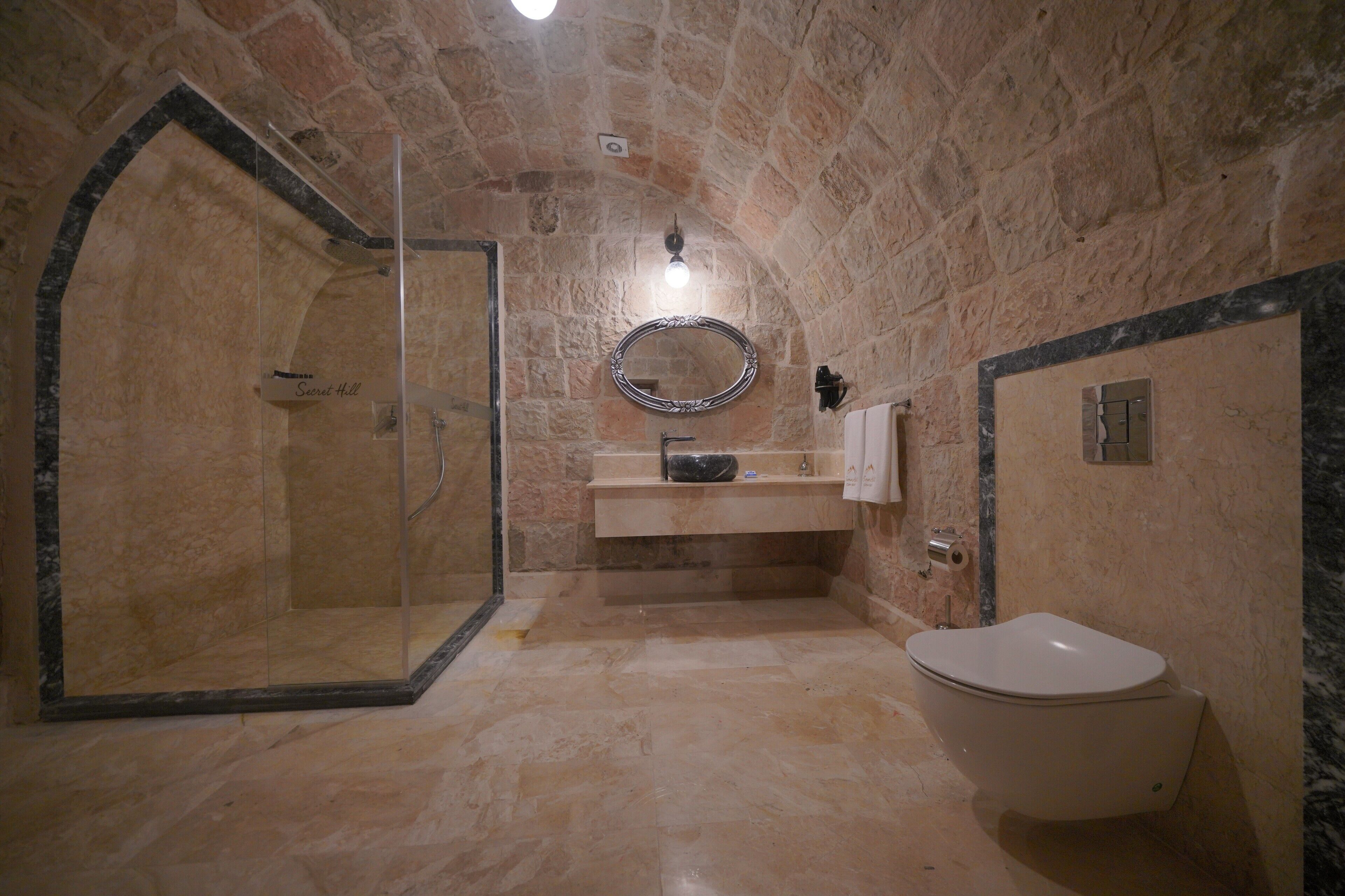 Secret Hill Cave Suites