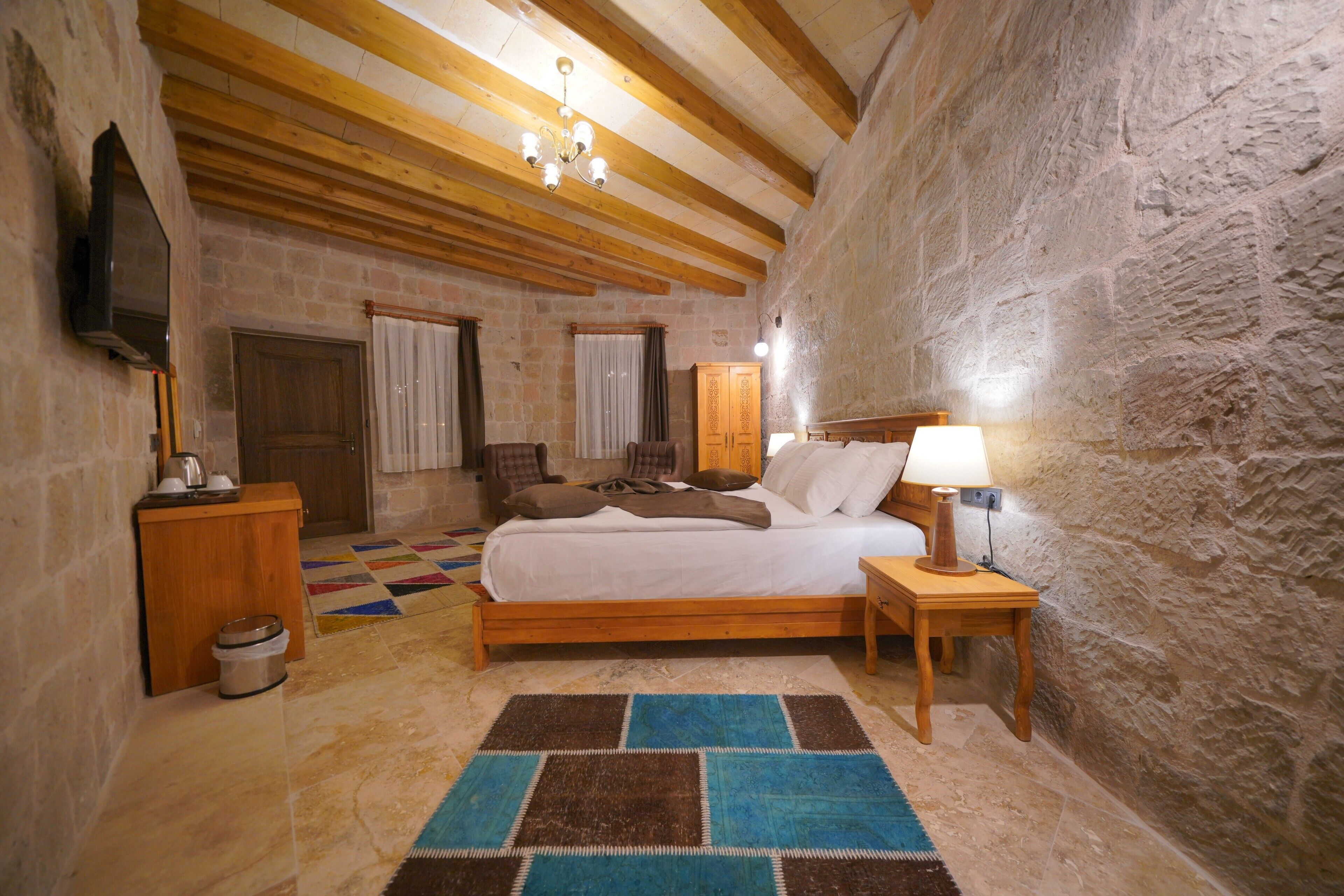 Secret Hill Cave Suites