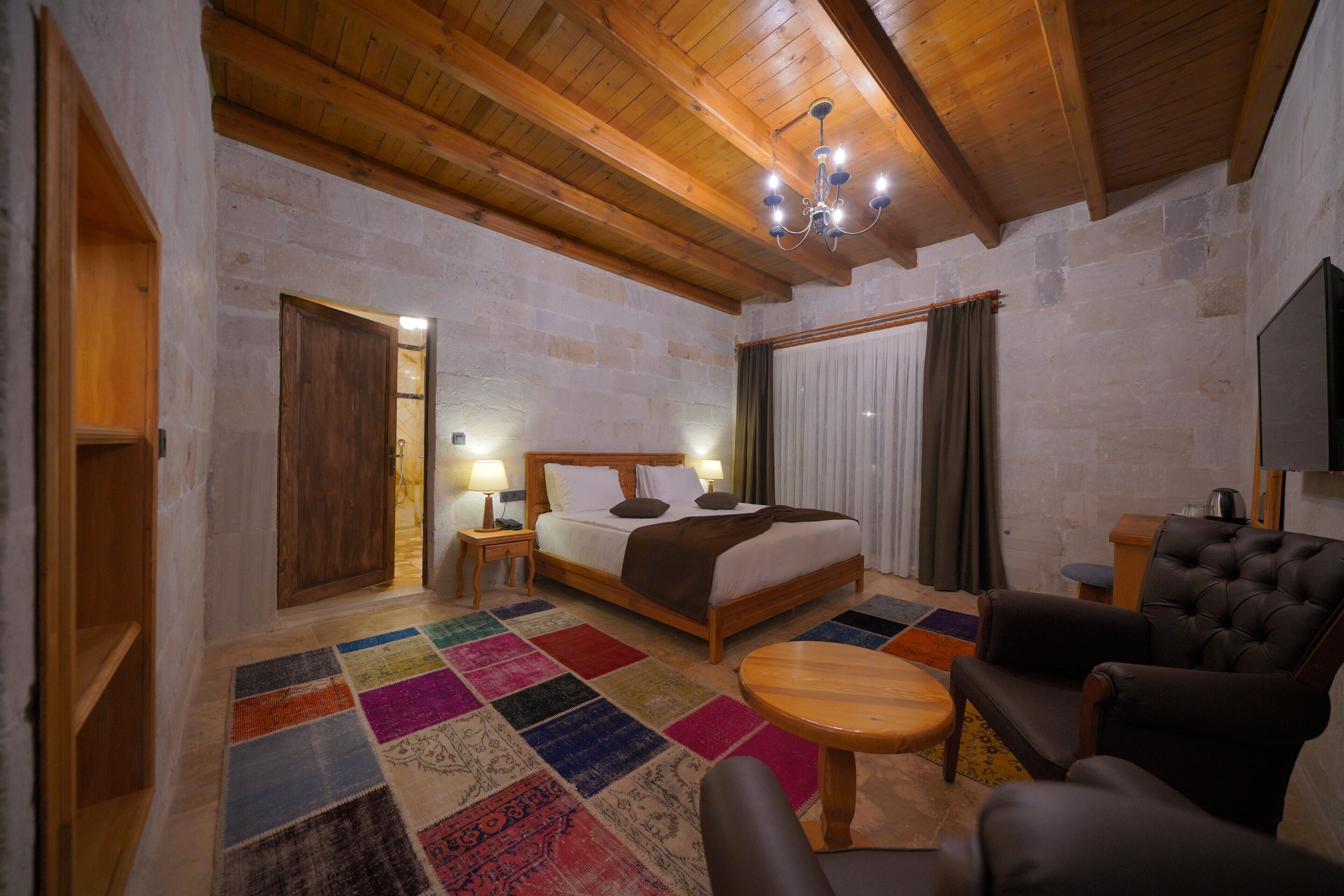 Secret Hill Cave Suites