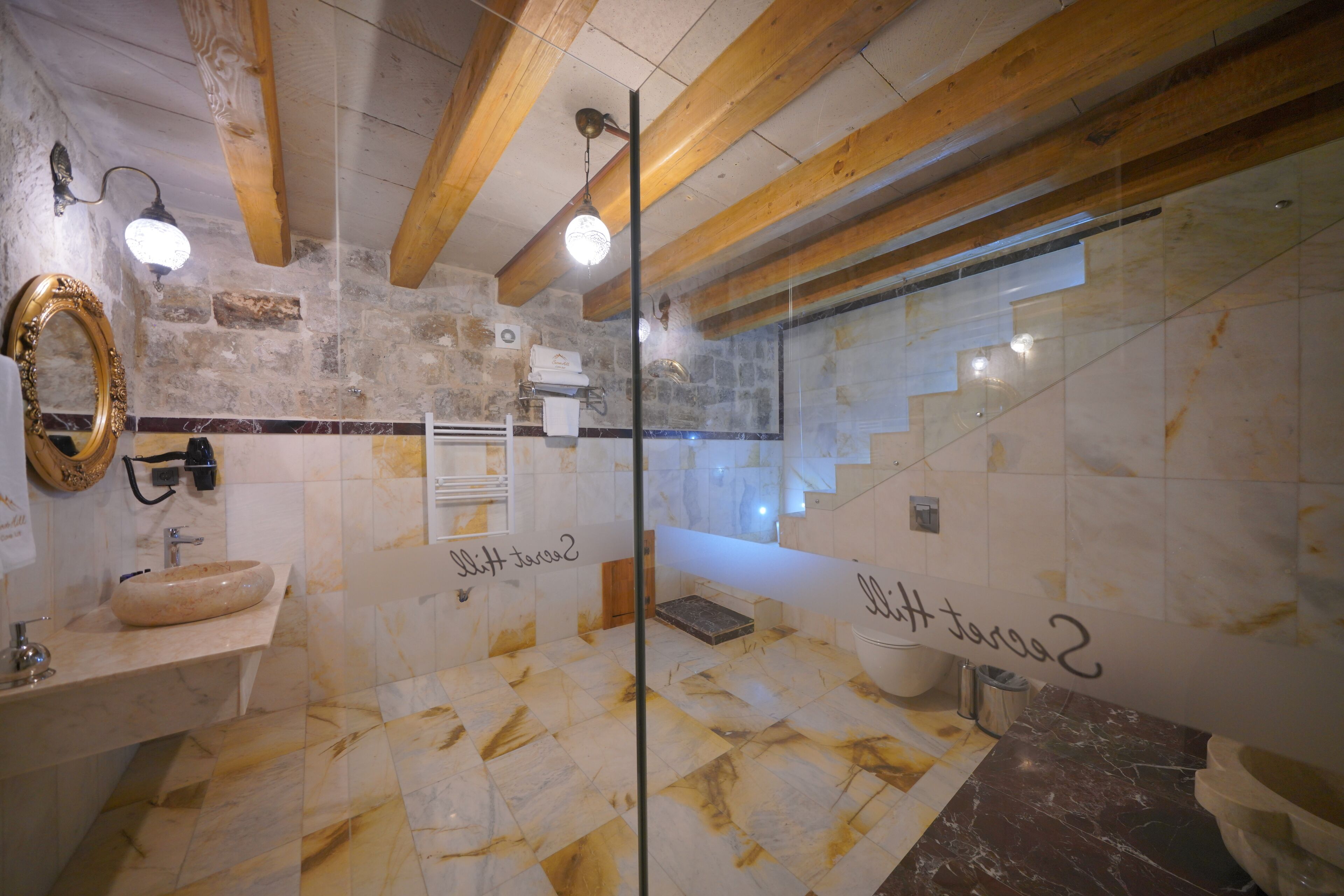 Secret Hill Cave Suites