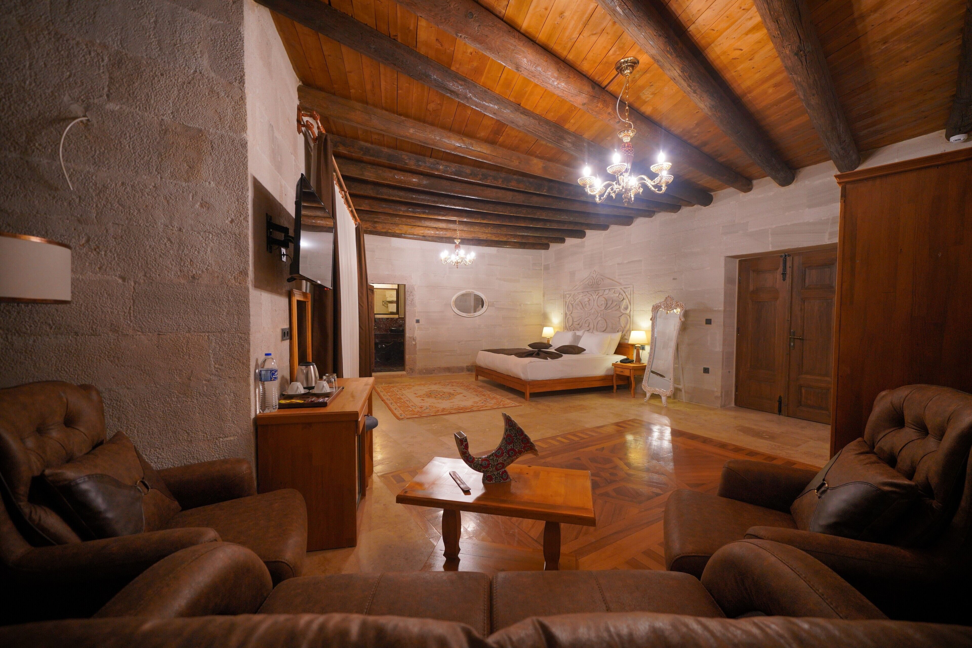Secret Hill Cave Suites