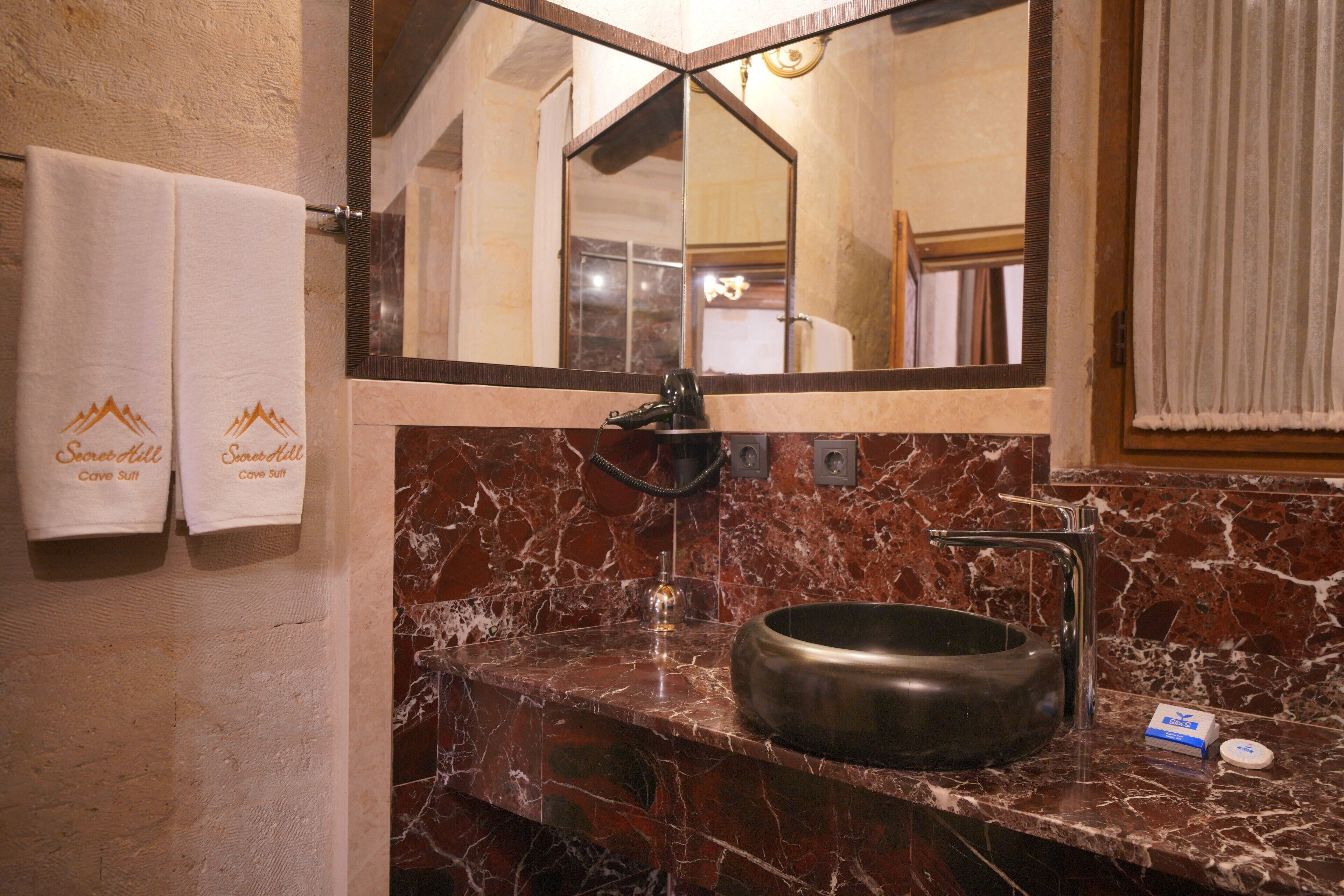 Secret Hill Cave Suites