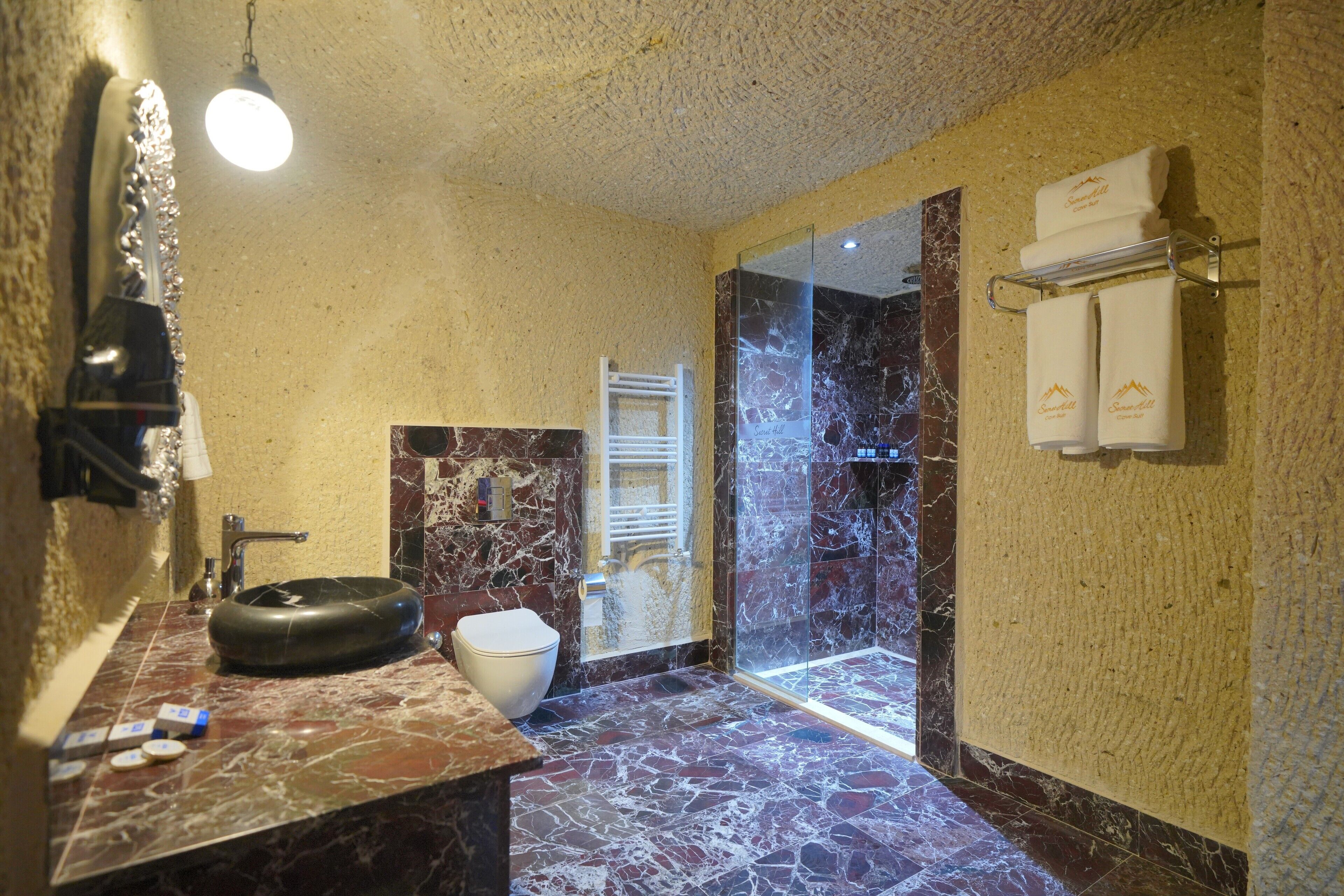 Secret Hill Cave Suites