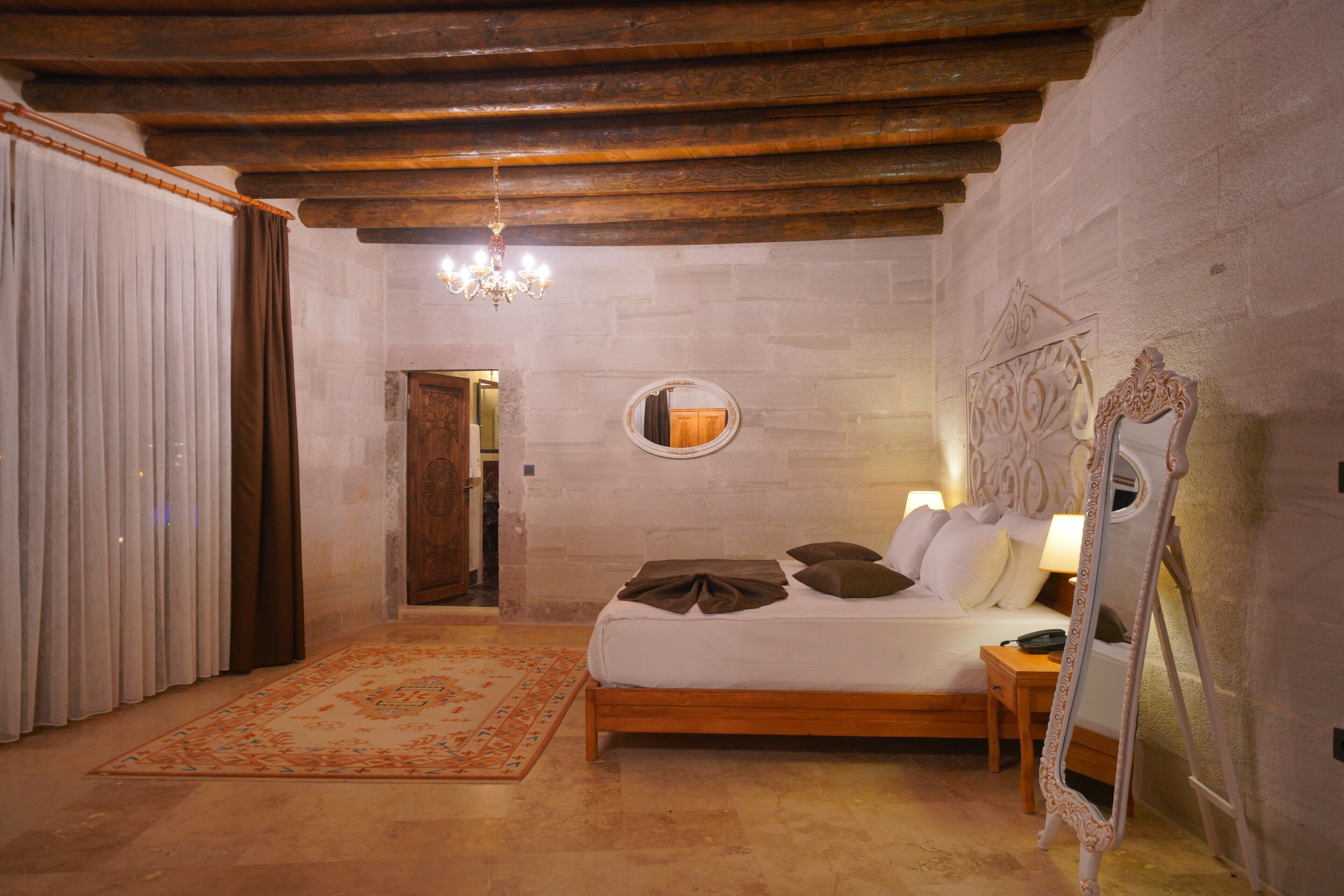 Secret Hill Cave Suites