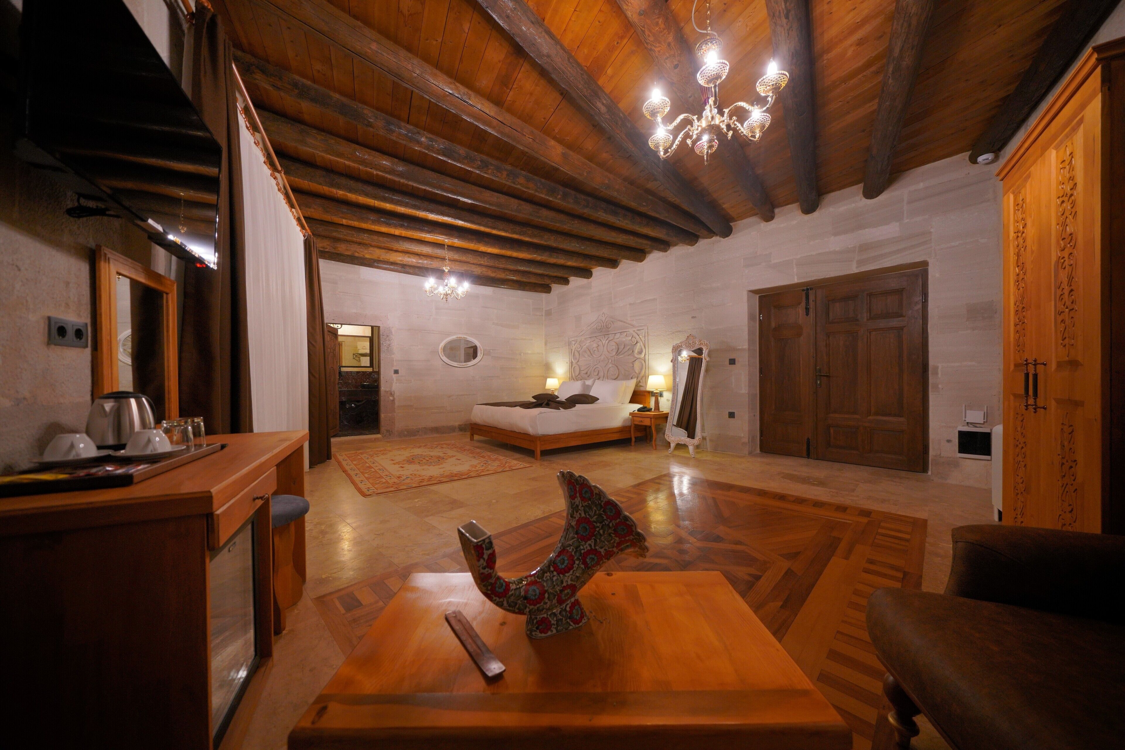 Secret Hill Cave Suites