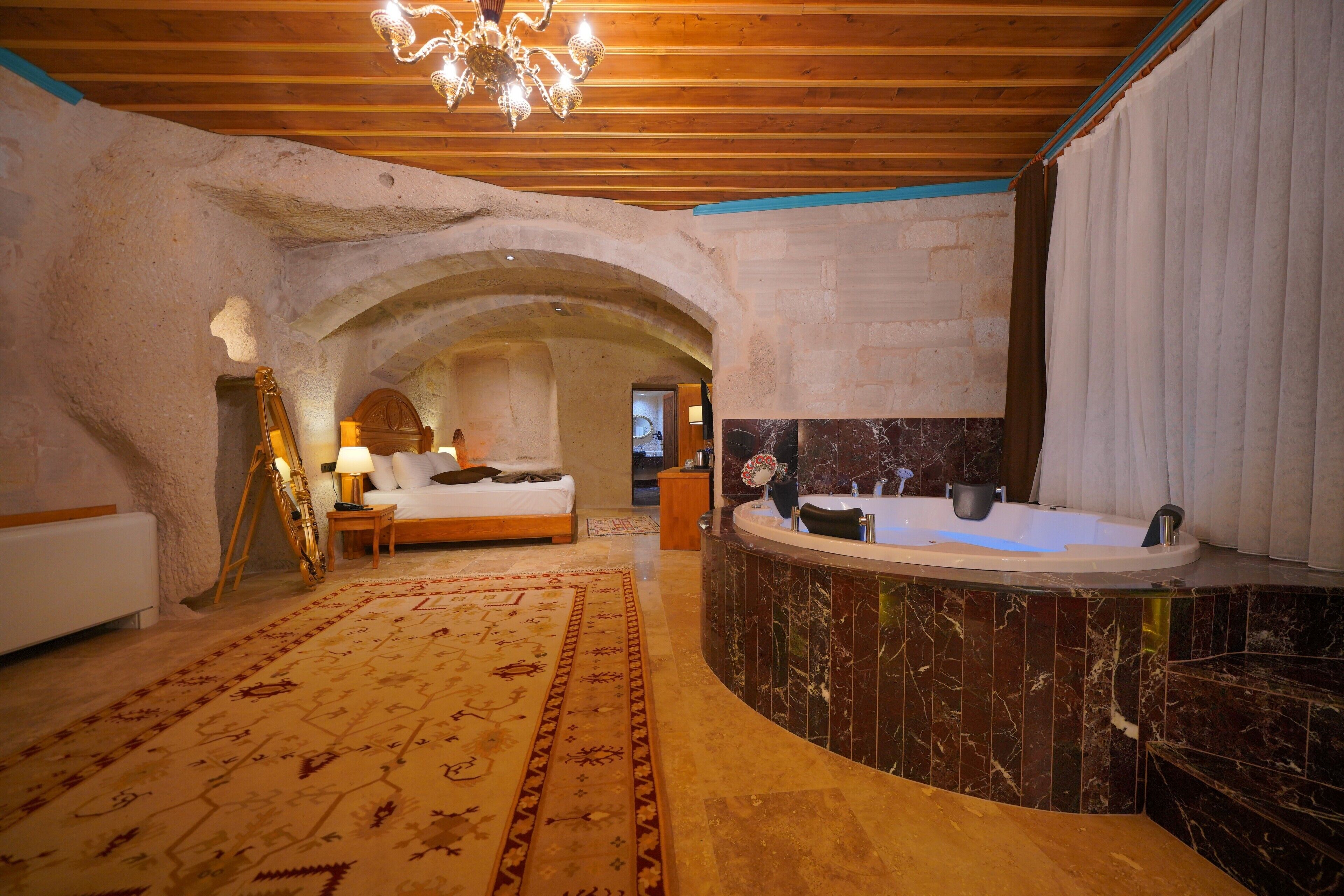 Secret Hill Cave Suites