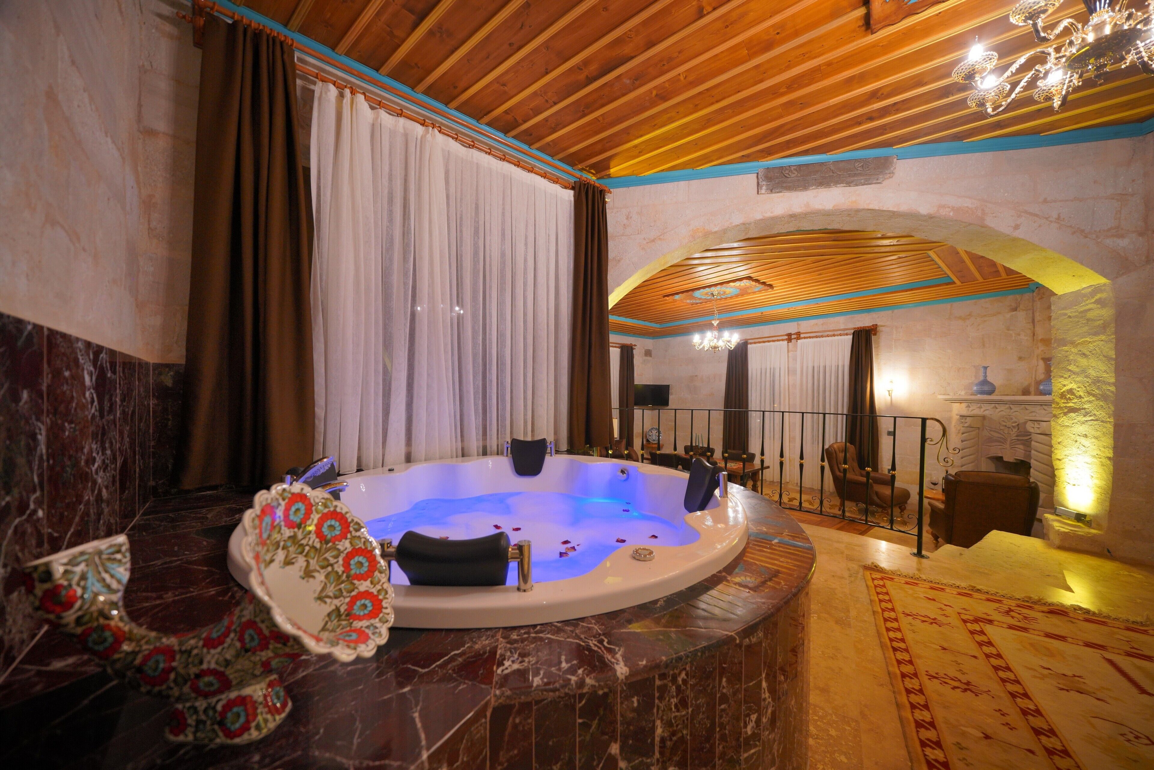 Secret Hill Cave Suites