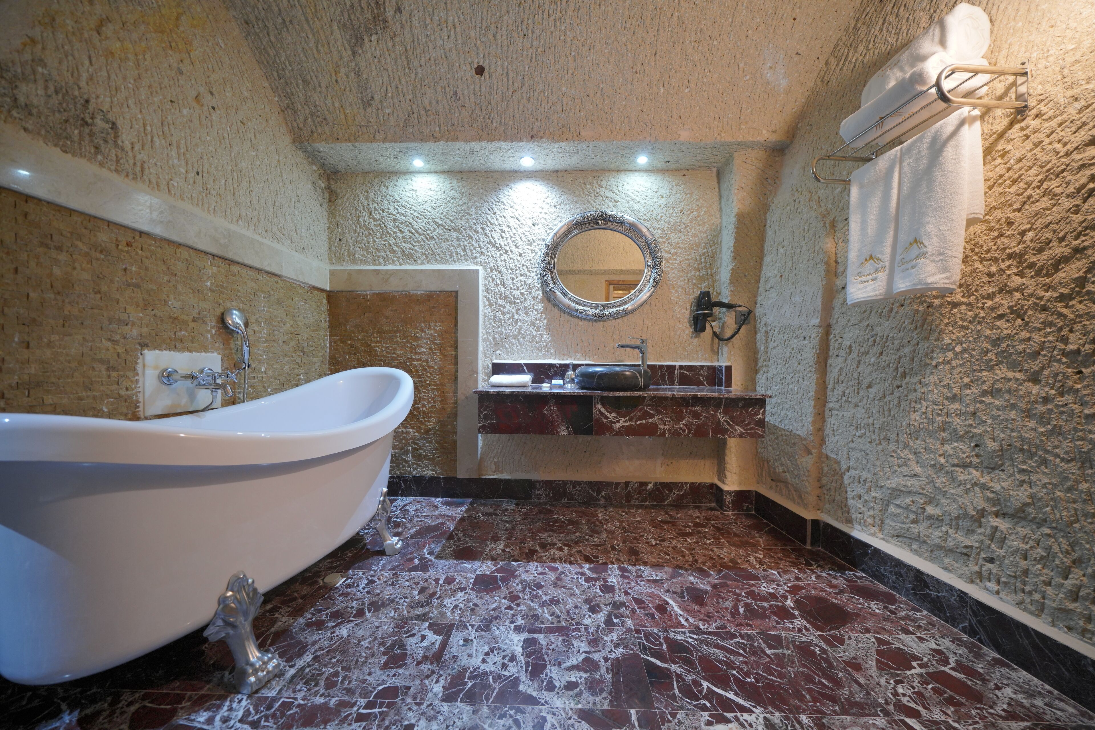Secret Hill Cave Suites
