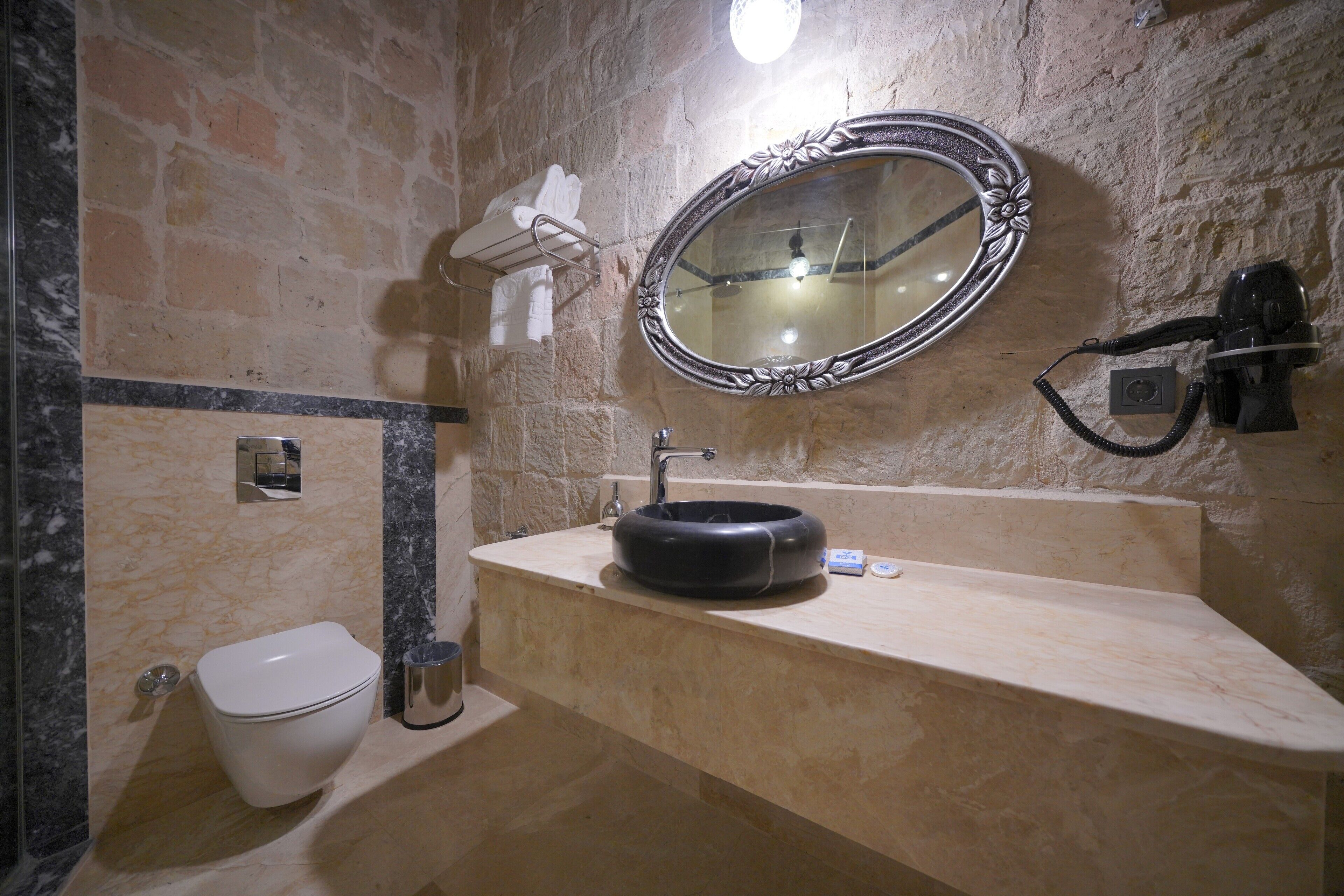 Secret Hill Cave Suites