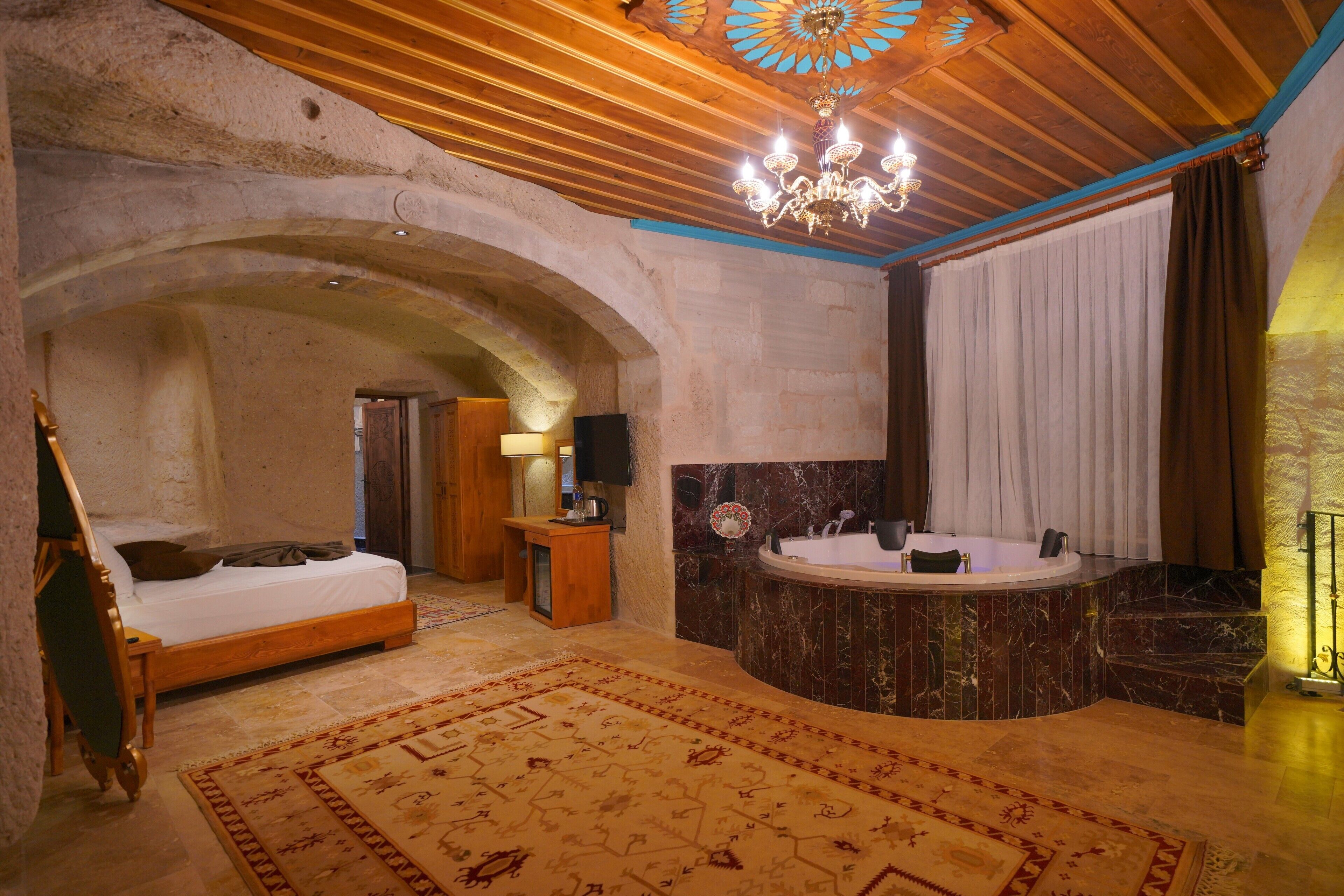 Secret Hill Cave Suites