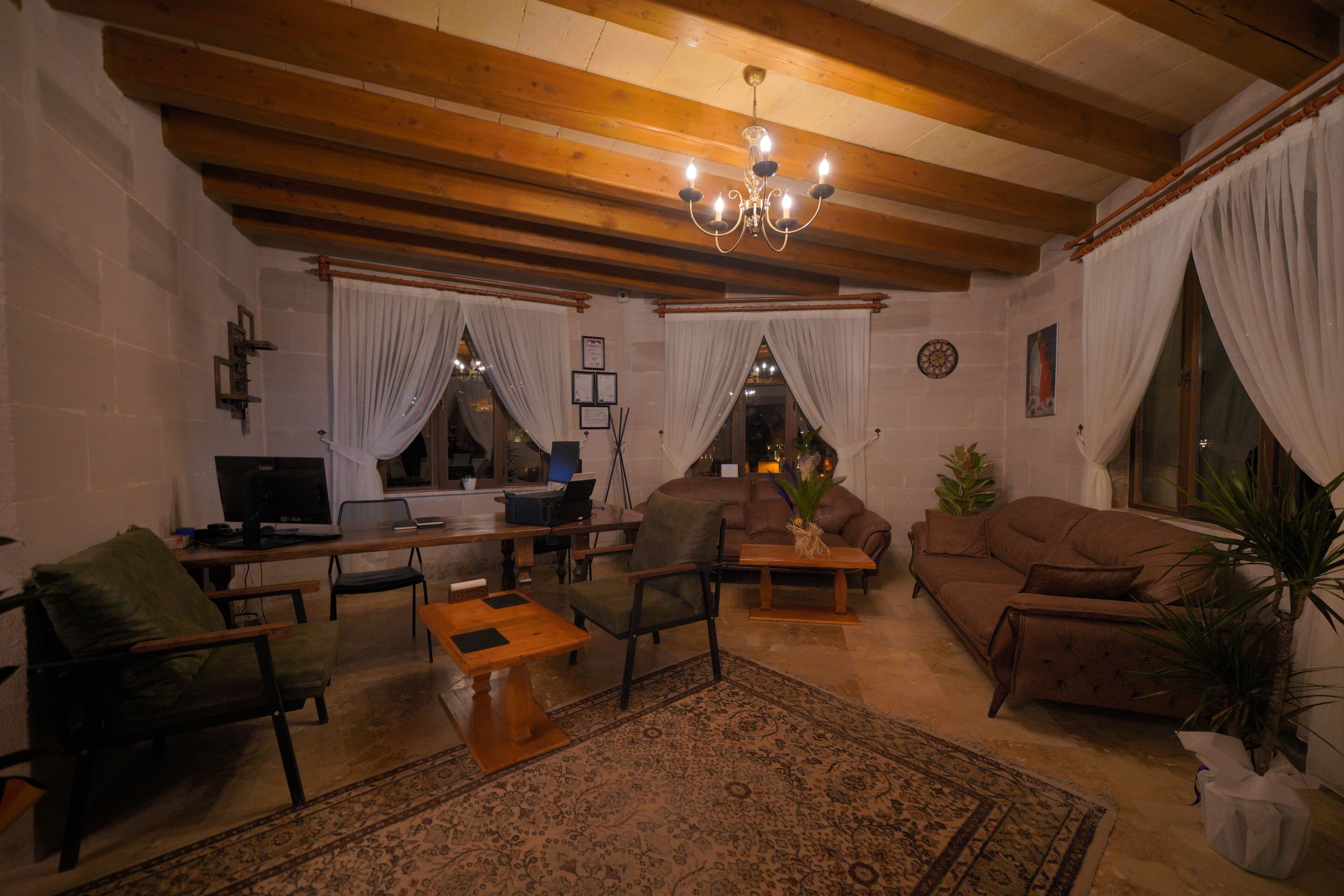 Secret Hill Cave Suites