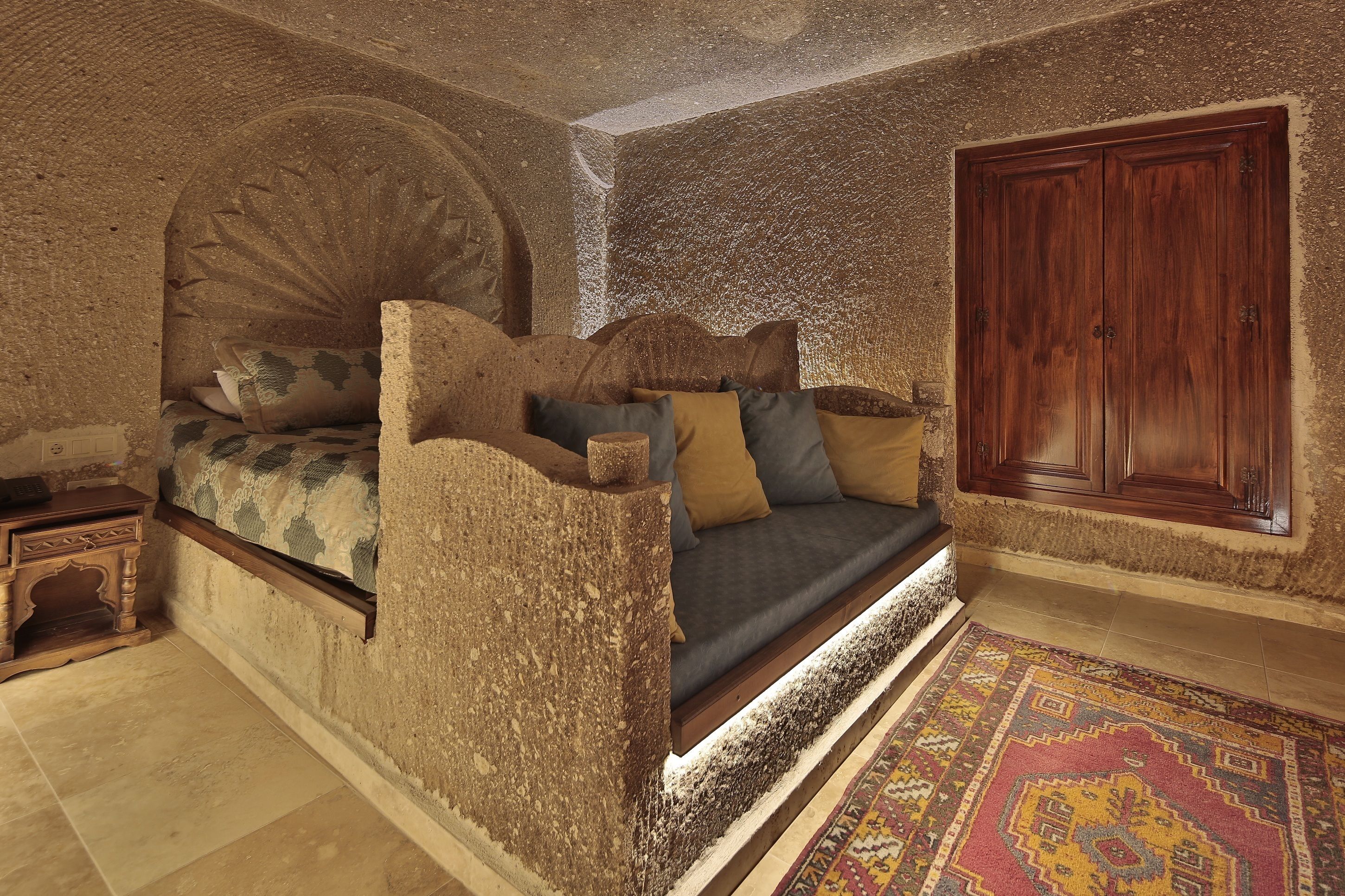 Shoestring Cave House