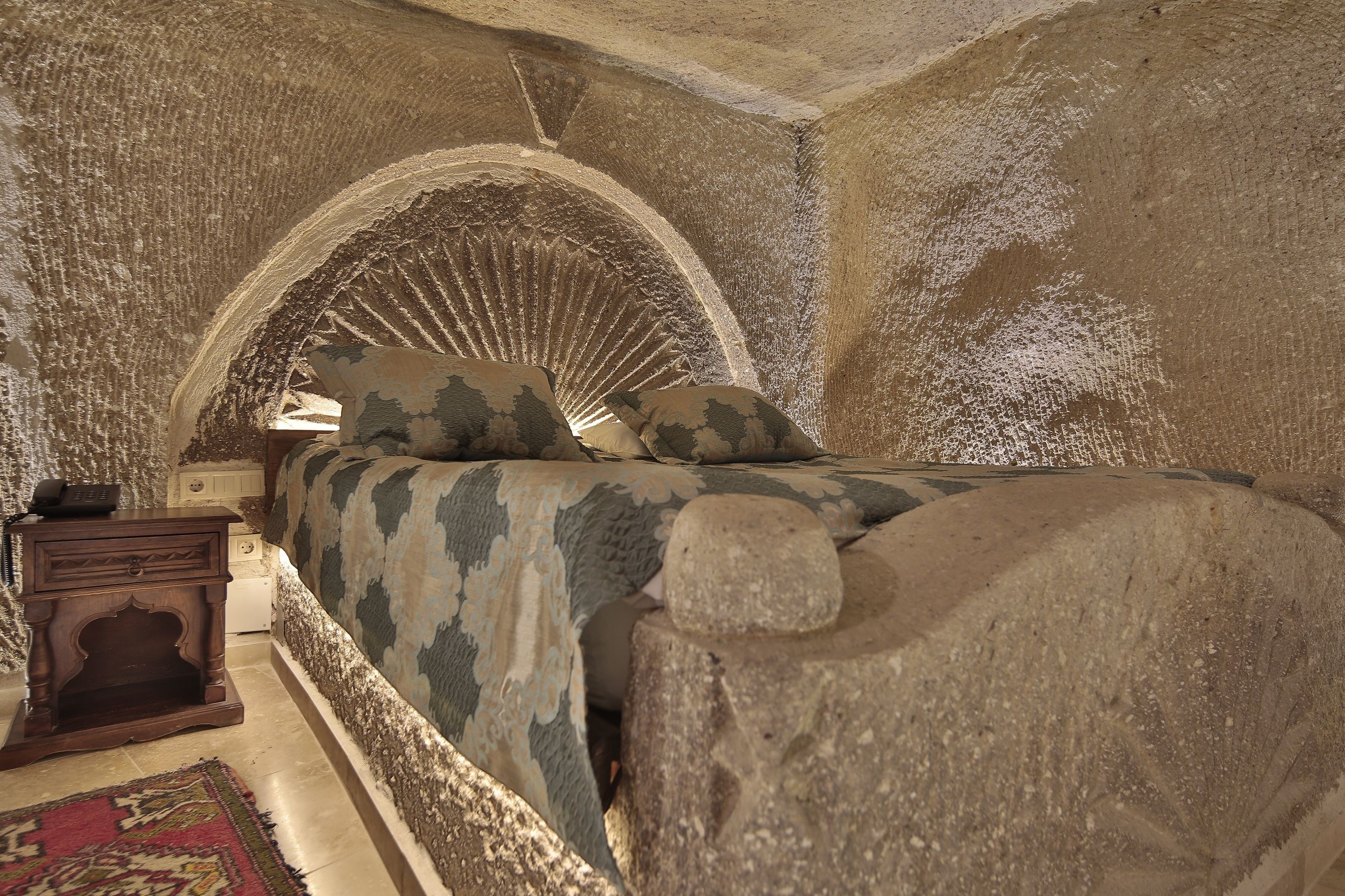 Shoestring Cave House