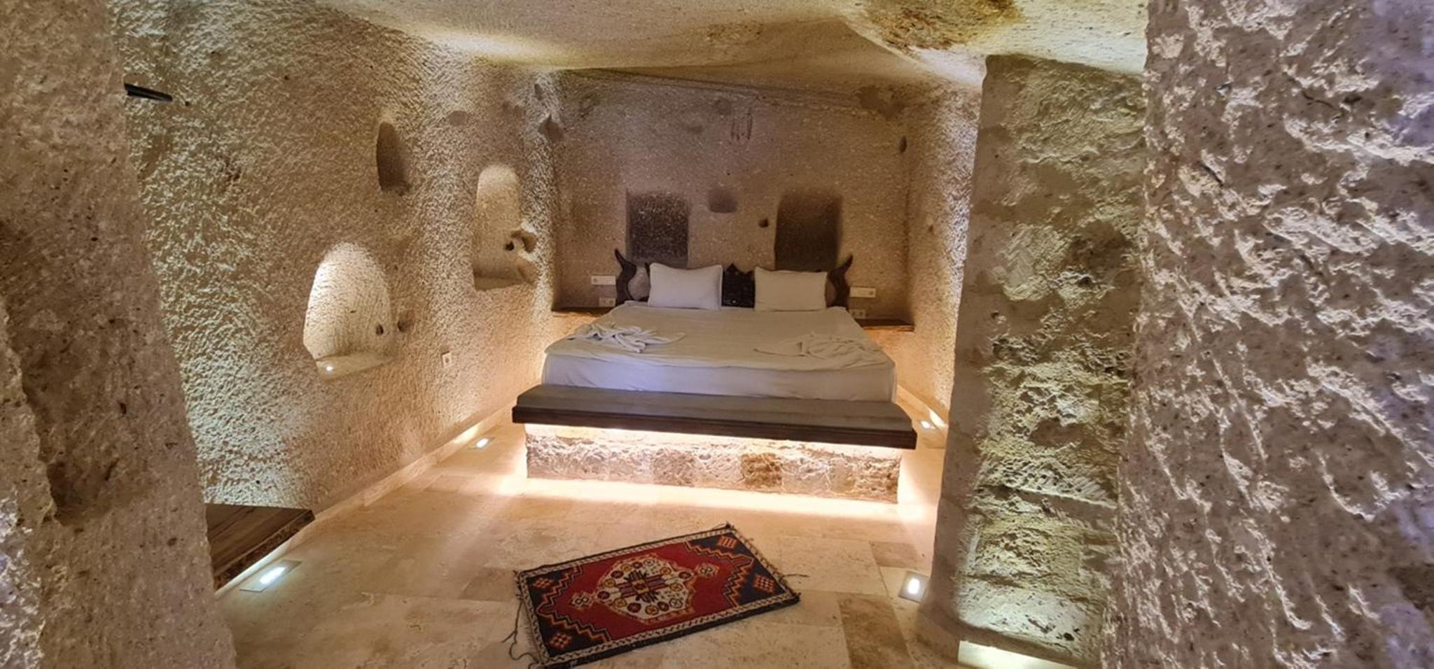 Shoestring Cave House