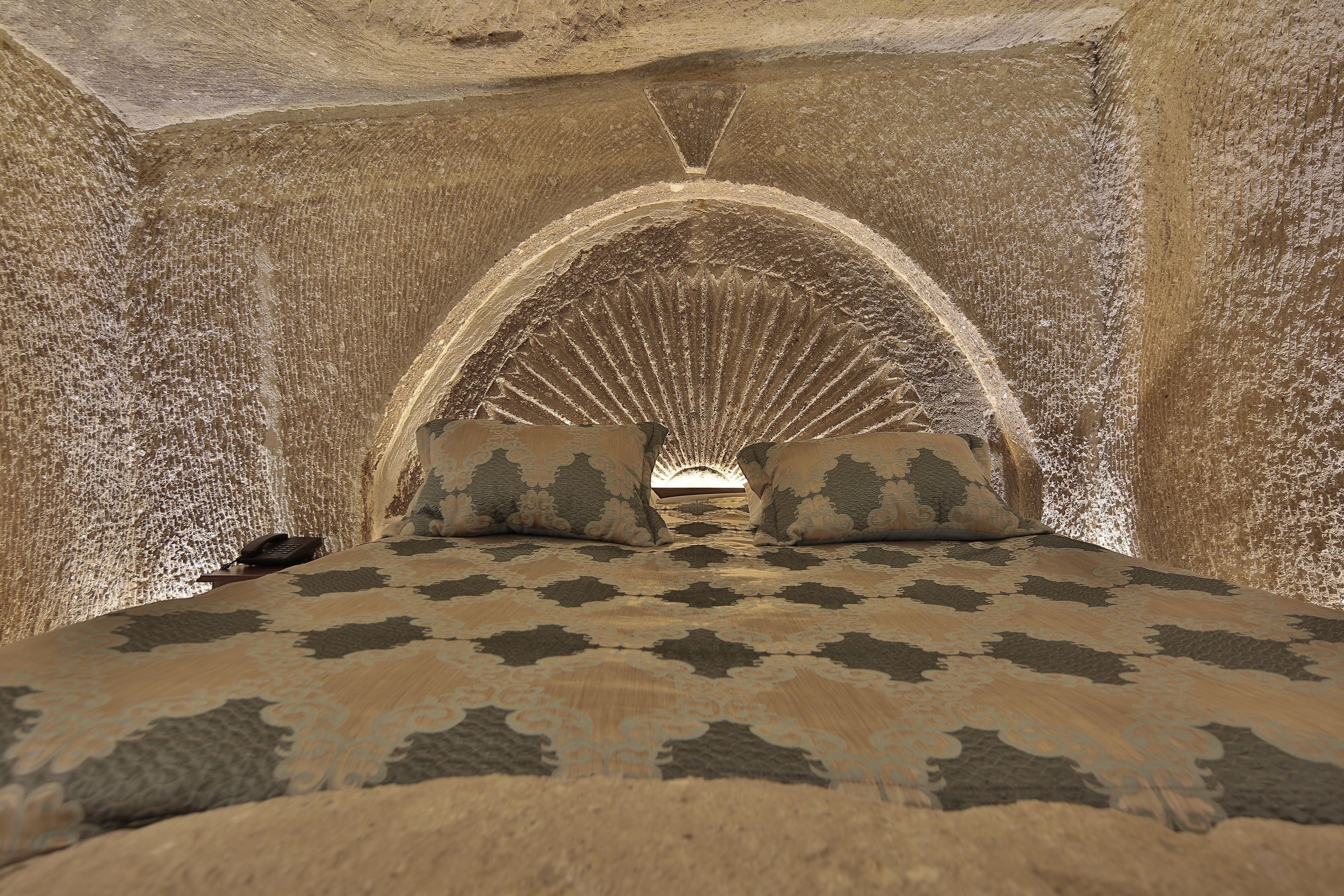 Shoestring Cave House
