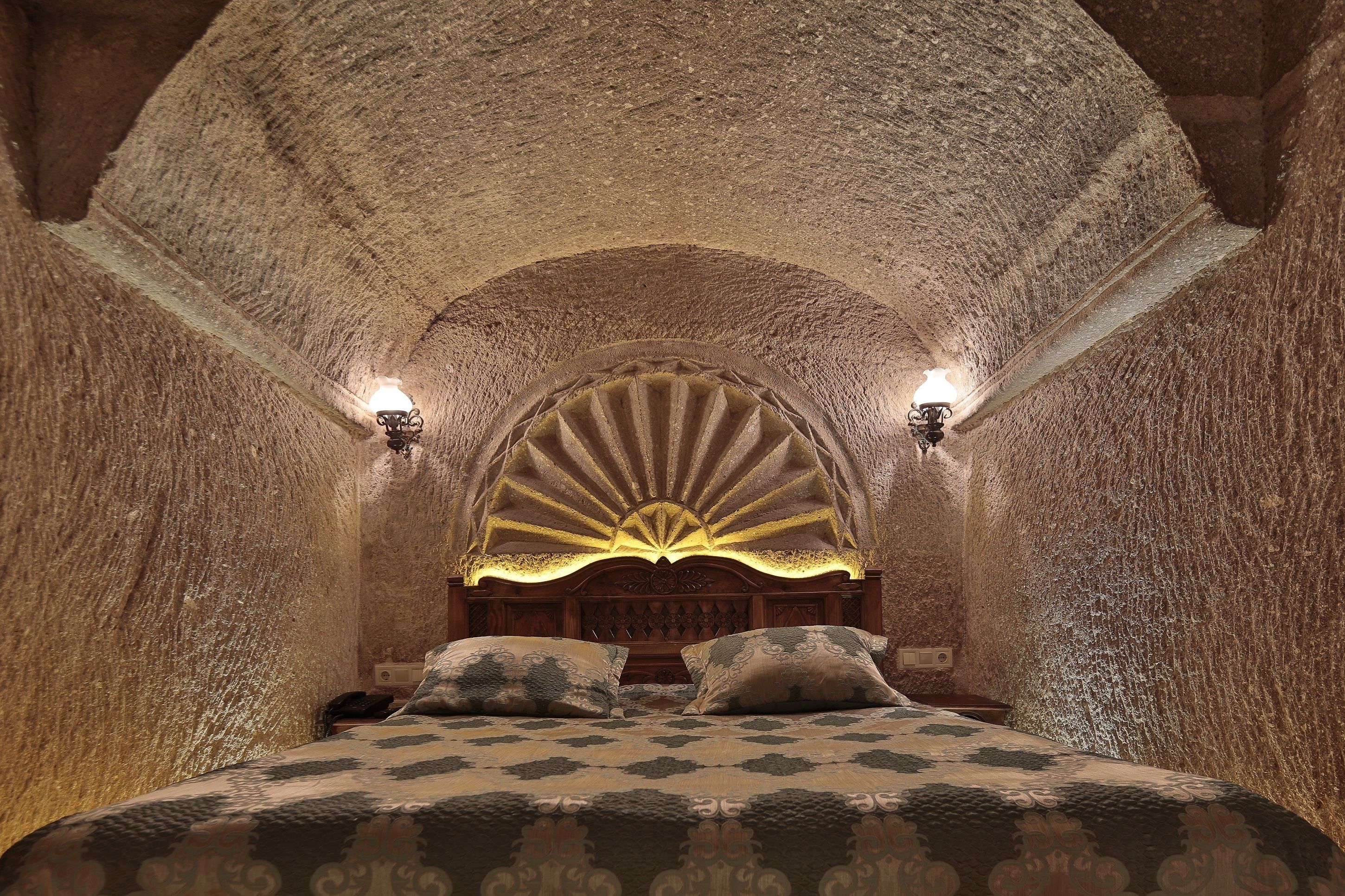 Shoestring Cave House