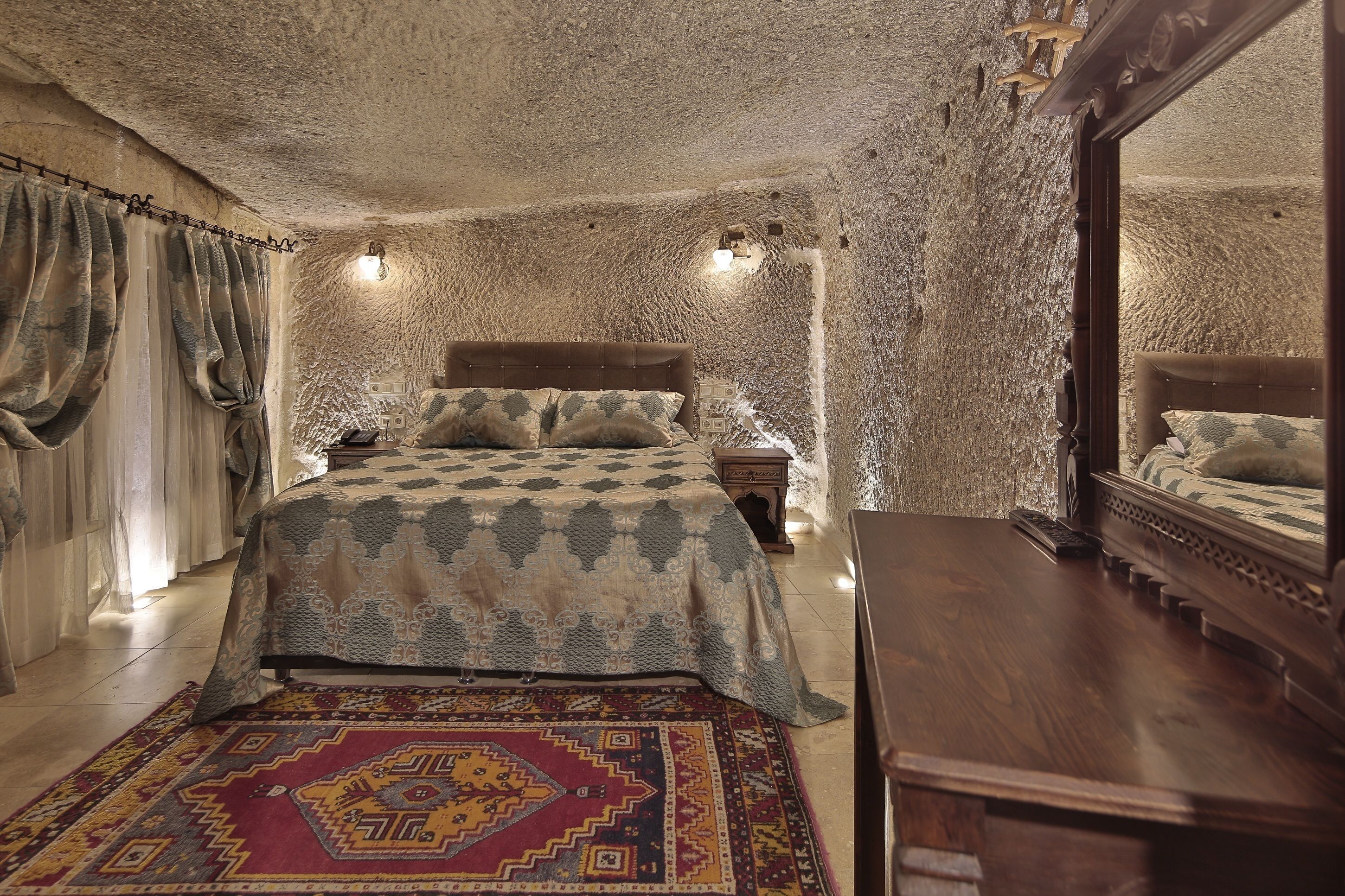 Shoestring Cave House
