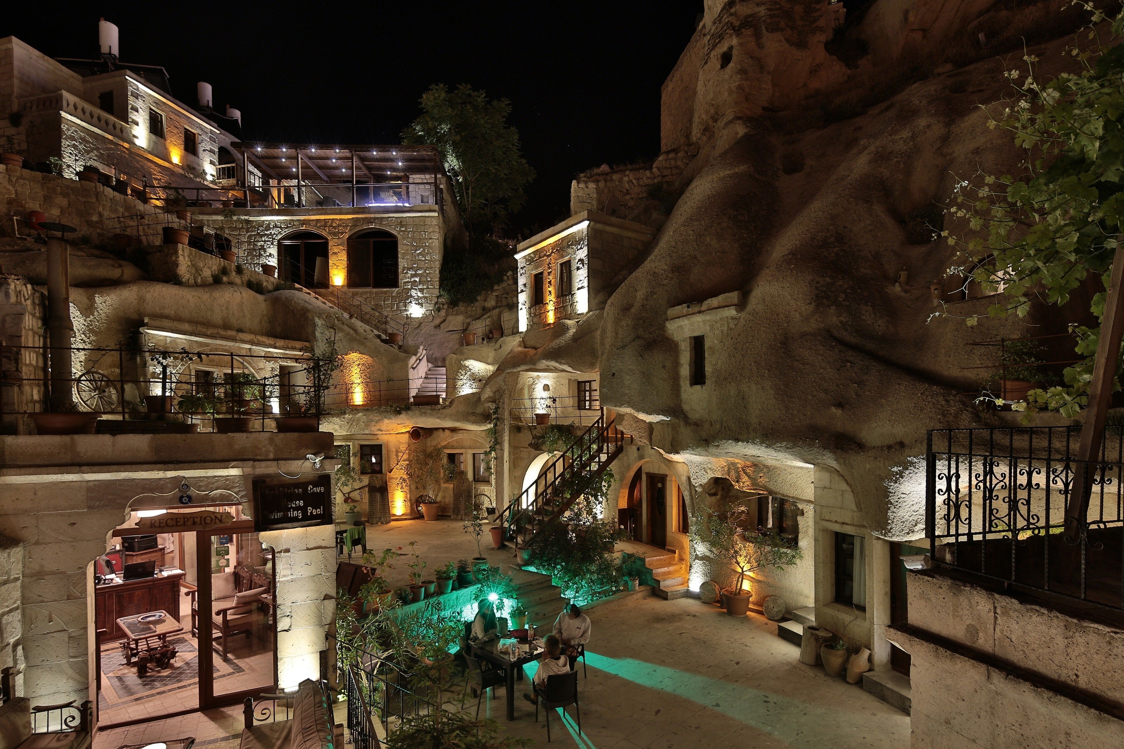 Shoestring Cave House