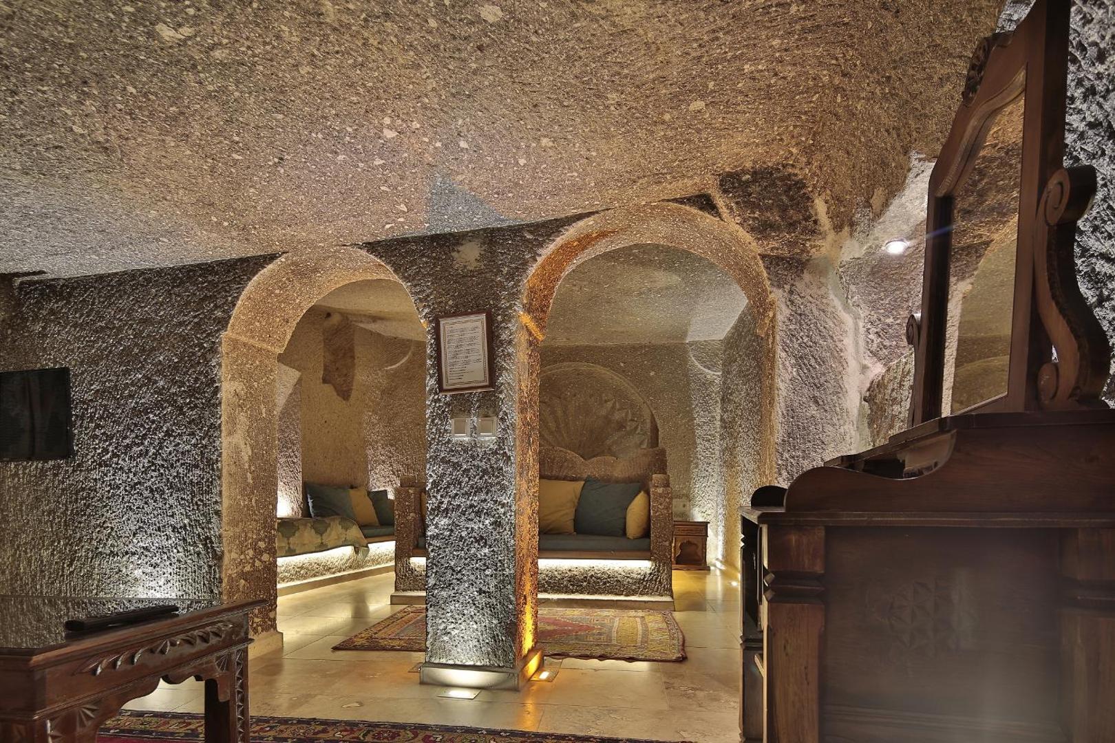 Shoestring Cave House