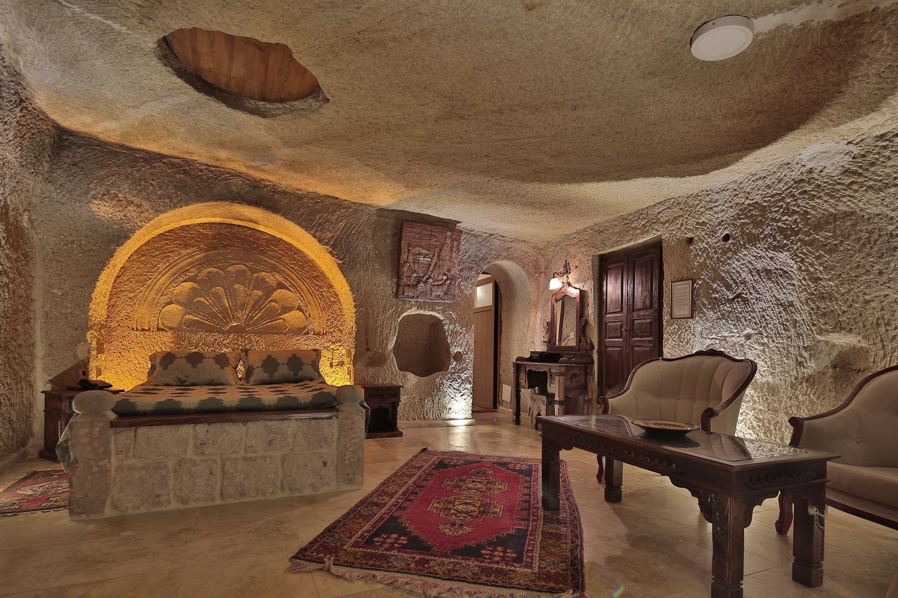 Shoestring Cave House