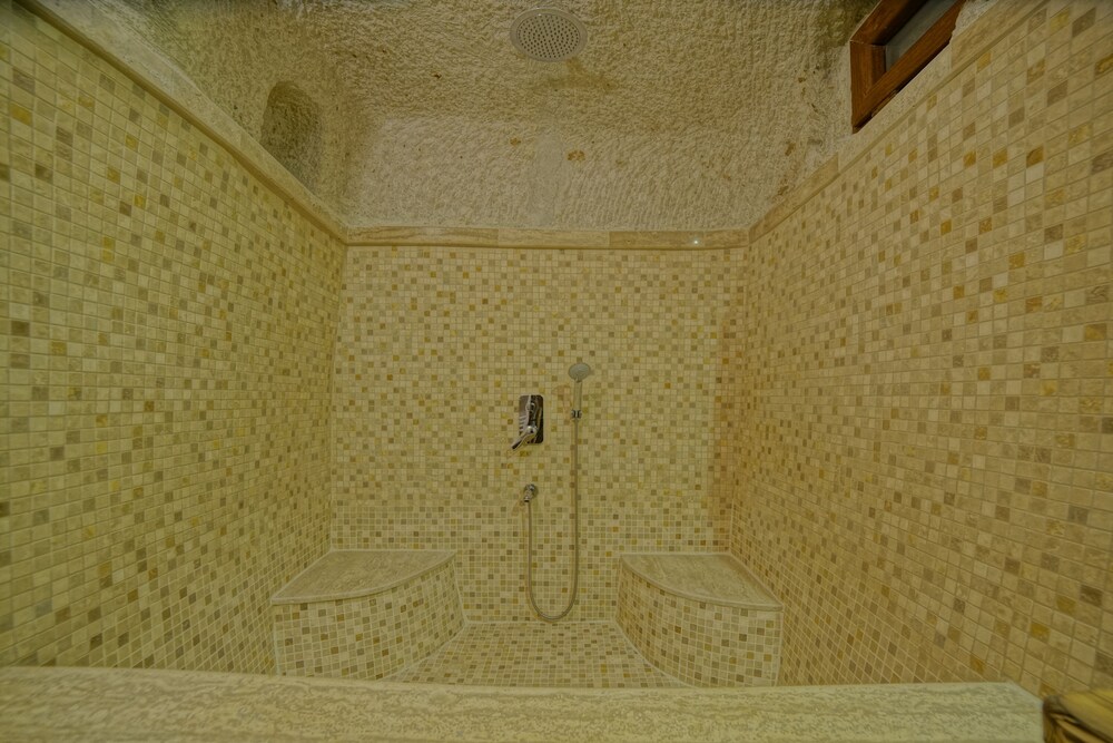 Zeus Cave Suites