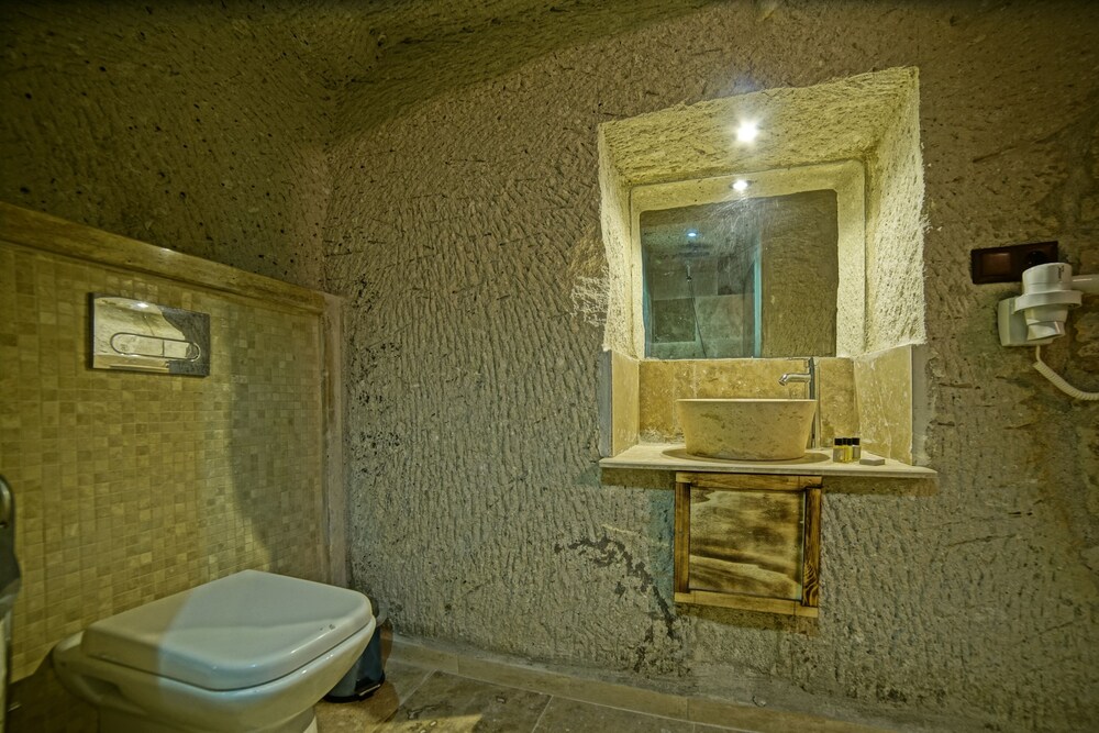 Zeus Cave Suites