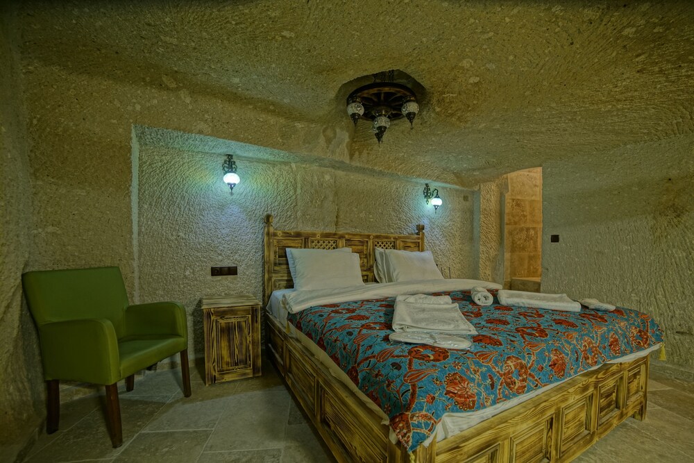 Zeus Cave Suites