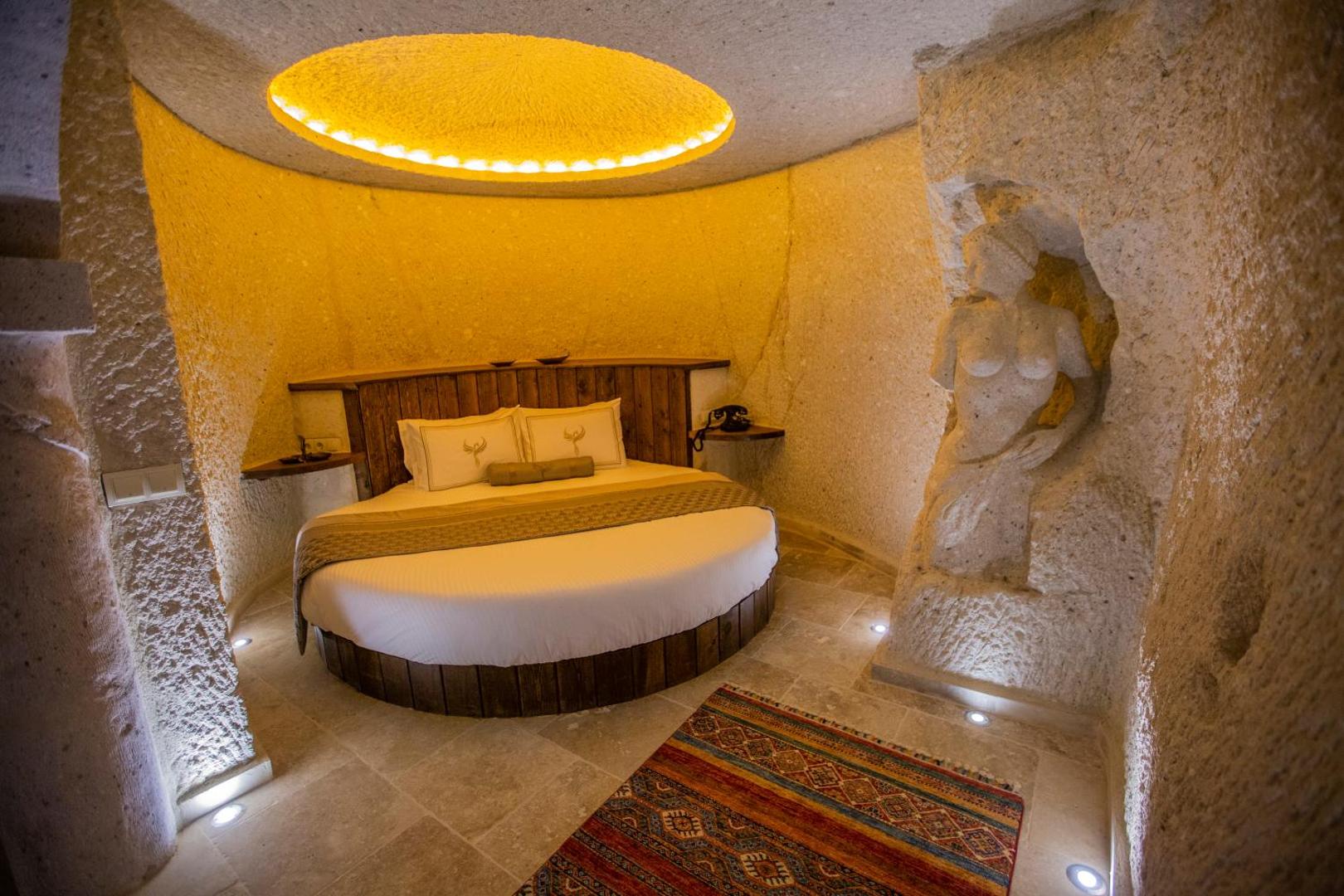 Nino Cave Suites