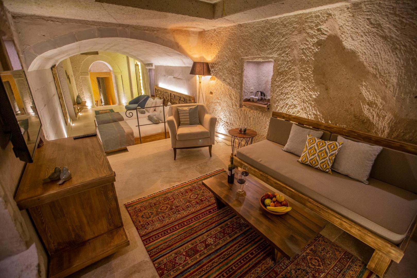 Nino Cave Suites