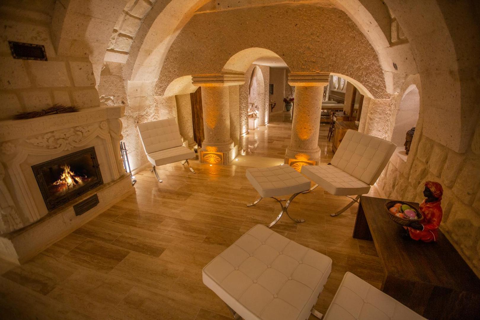 Nino Cave Suites