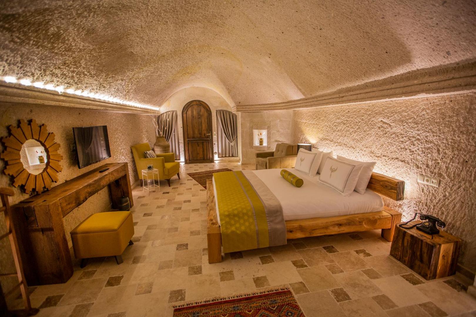 Nino Cave Suites