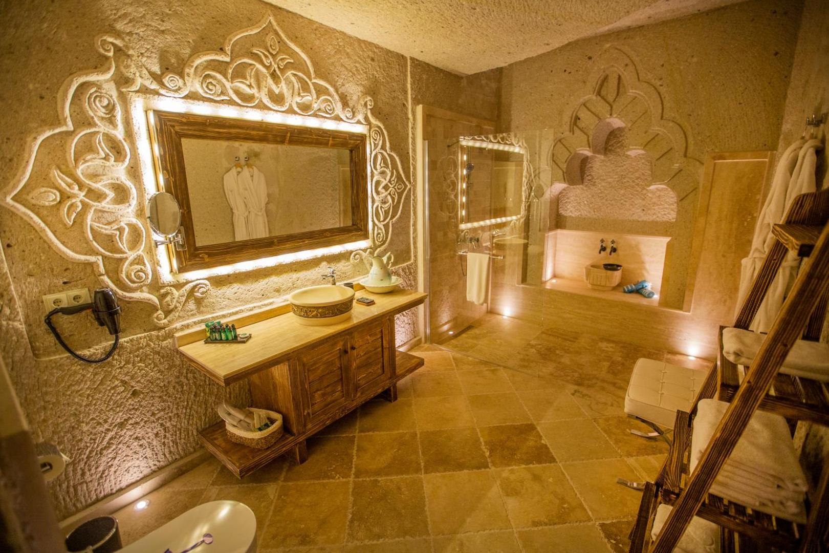 Nino Cave Suites