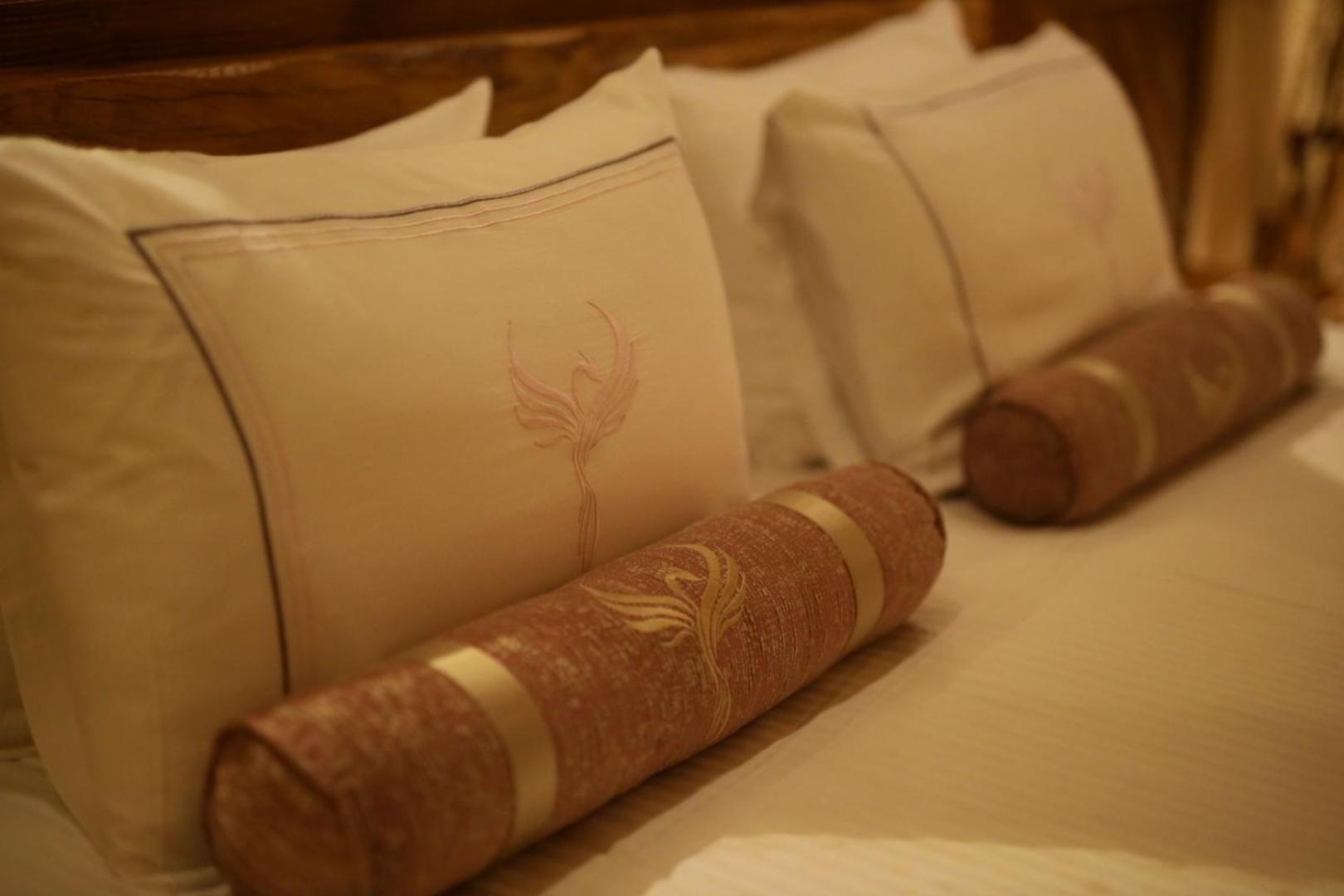 Nino Cave Suites