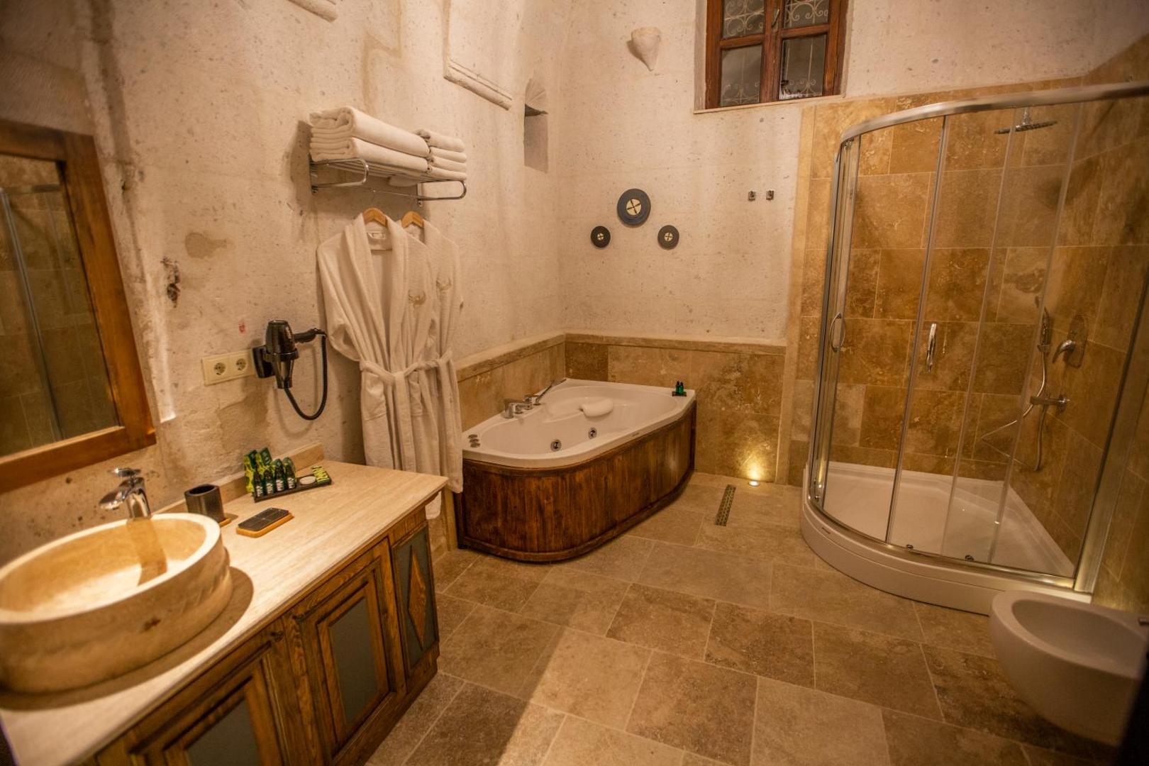 Nino Cave Suites