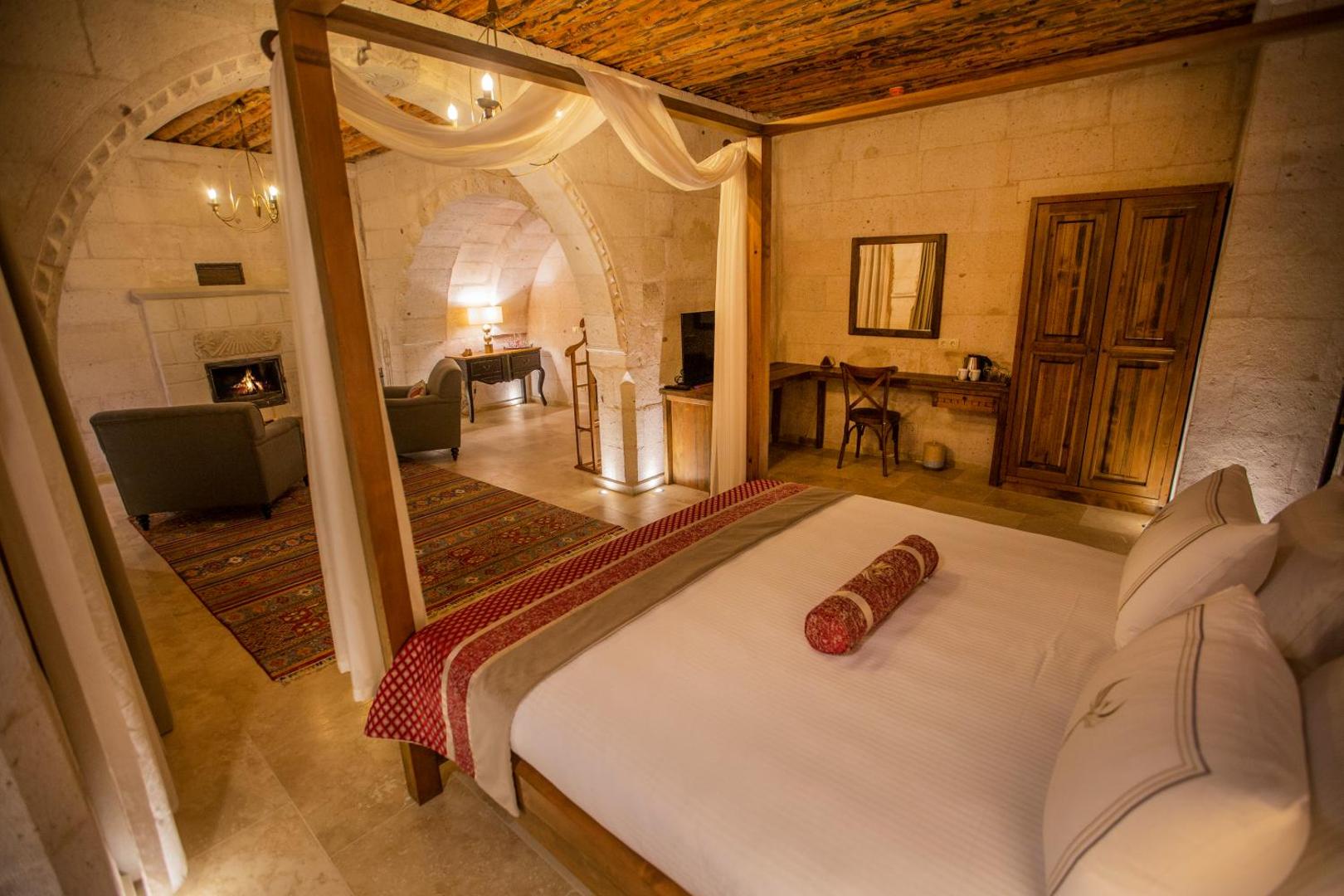 Nino Cave Suites