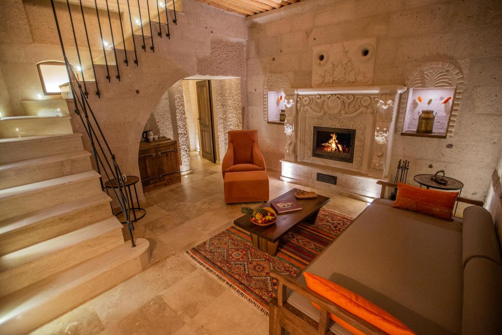 Nino Cave Suites