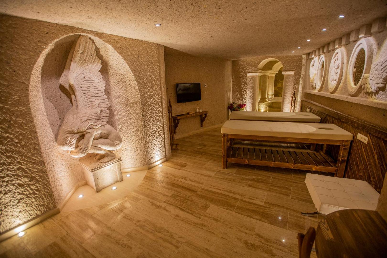 Nino Cave Suites